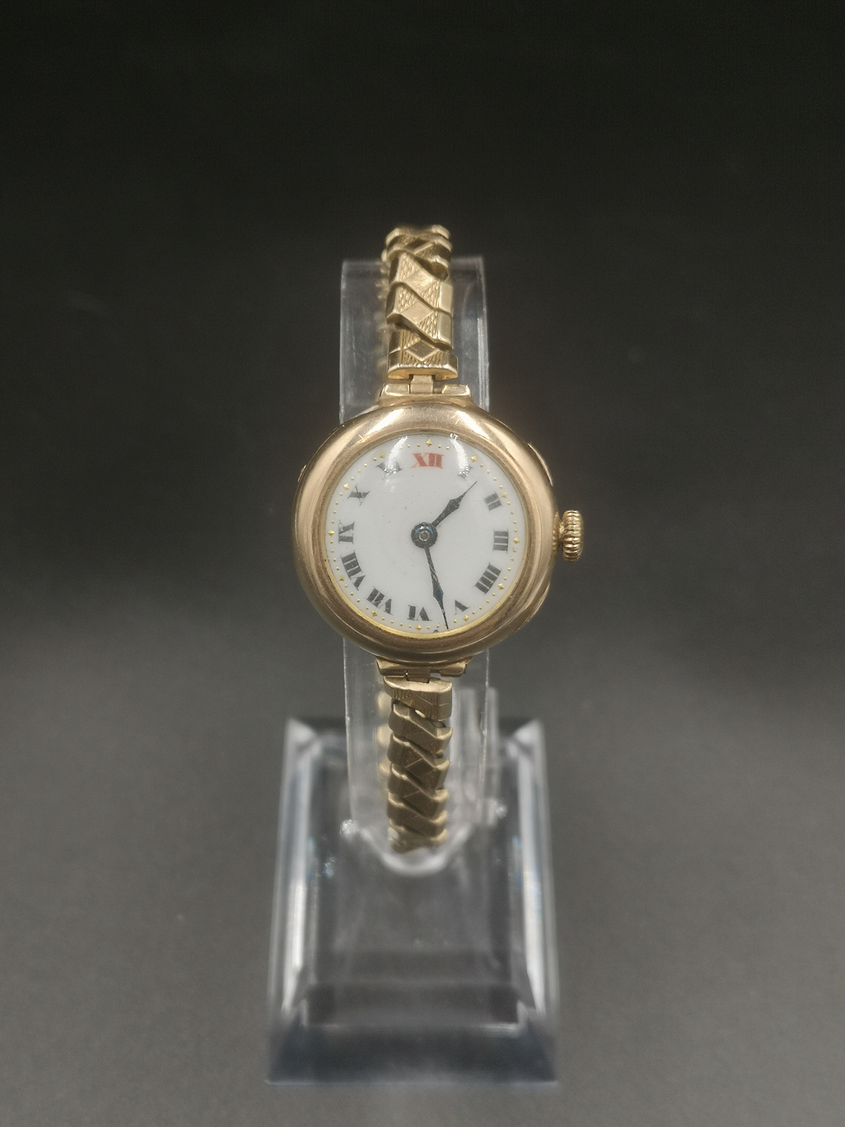 Ladies wrist watch with enamel face