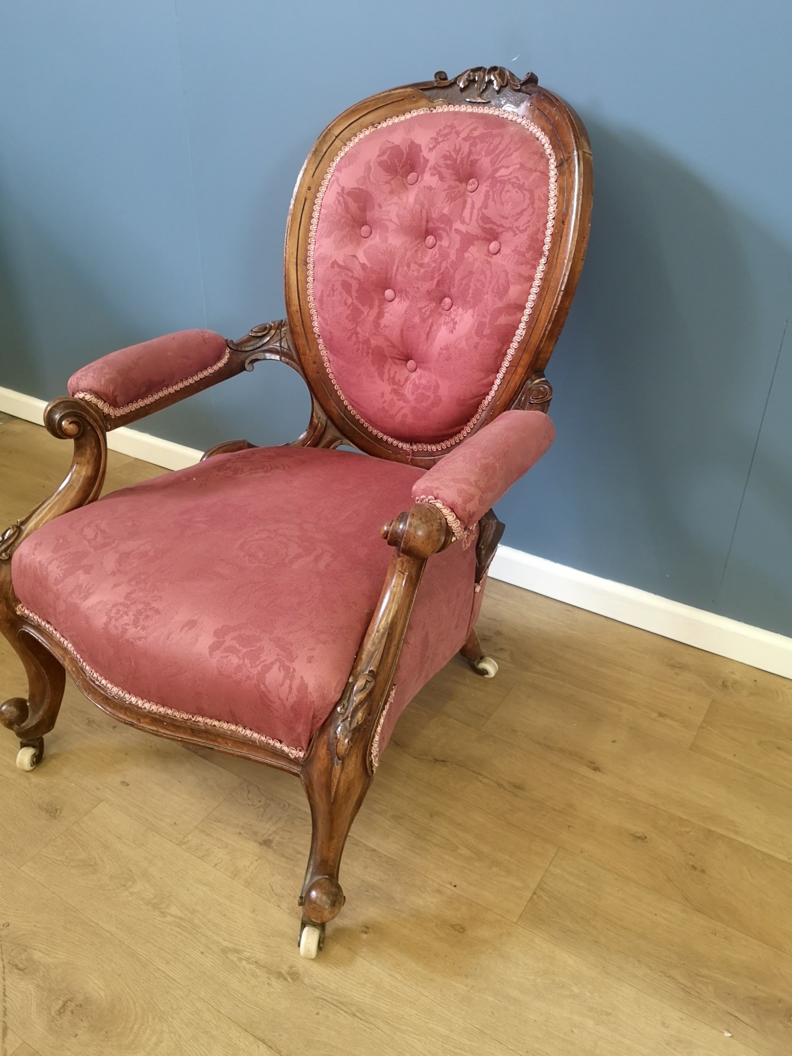 Victorian mahogany open armchair - Image 3 of 4