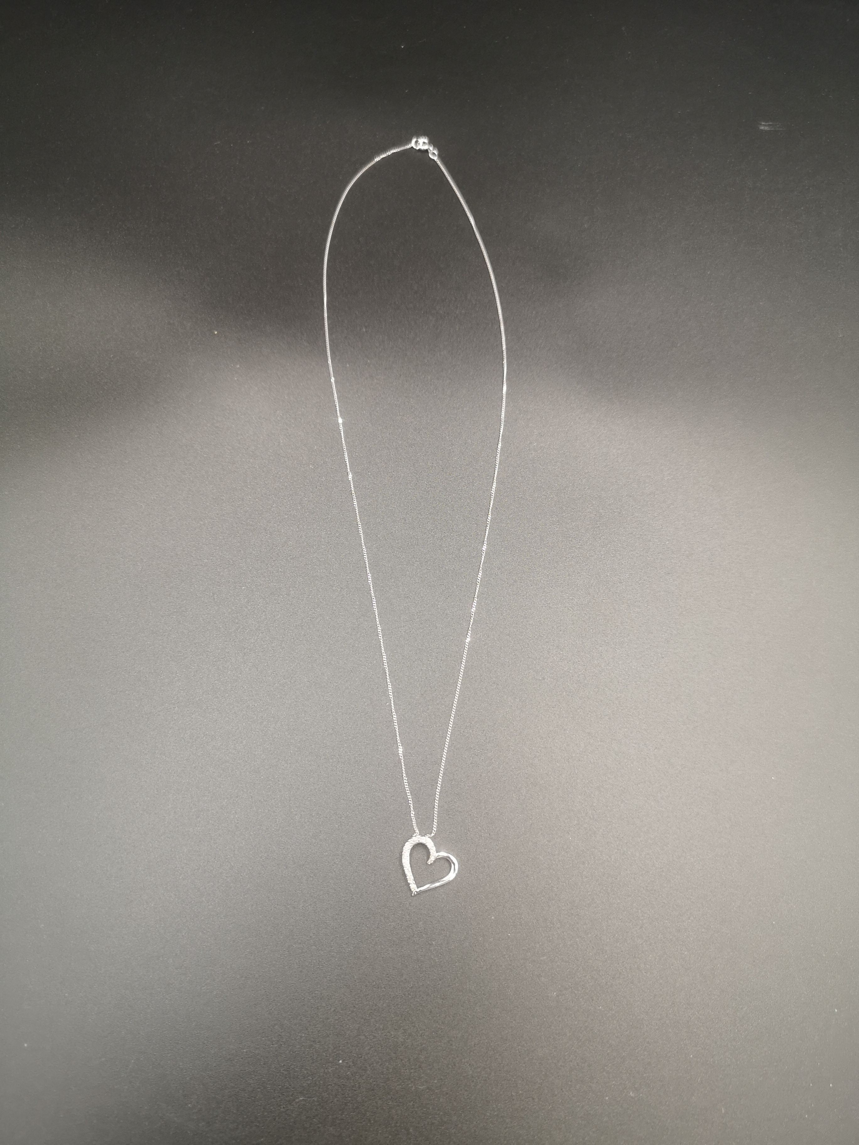 9ct white gold pendant and necklace - Image 2 of 4