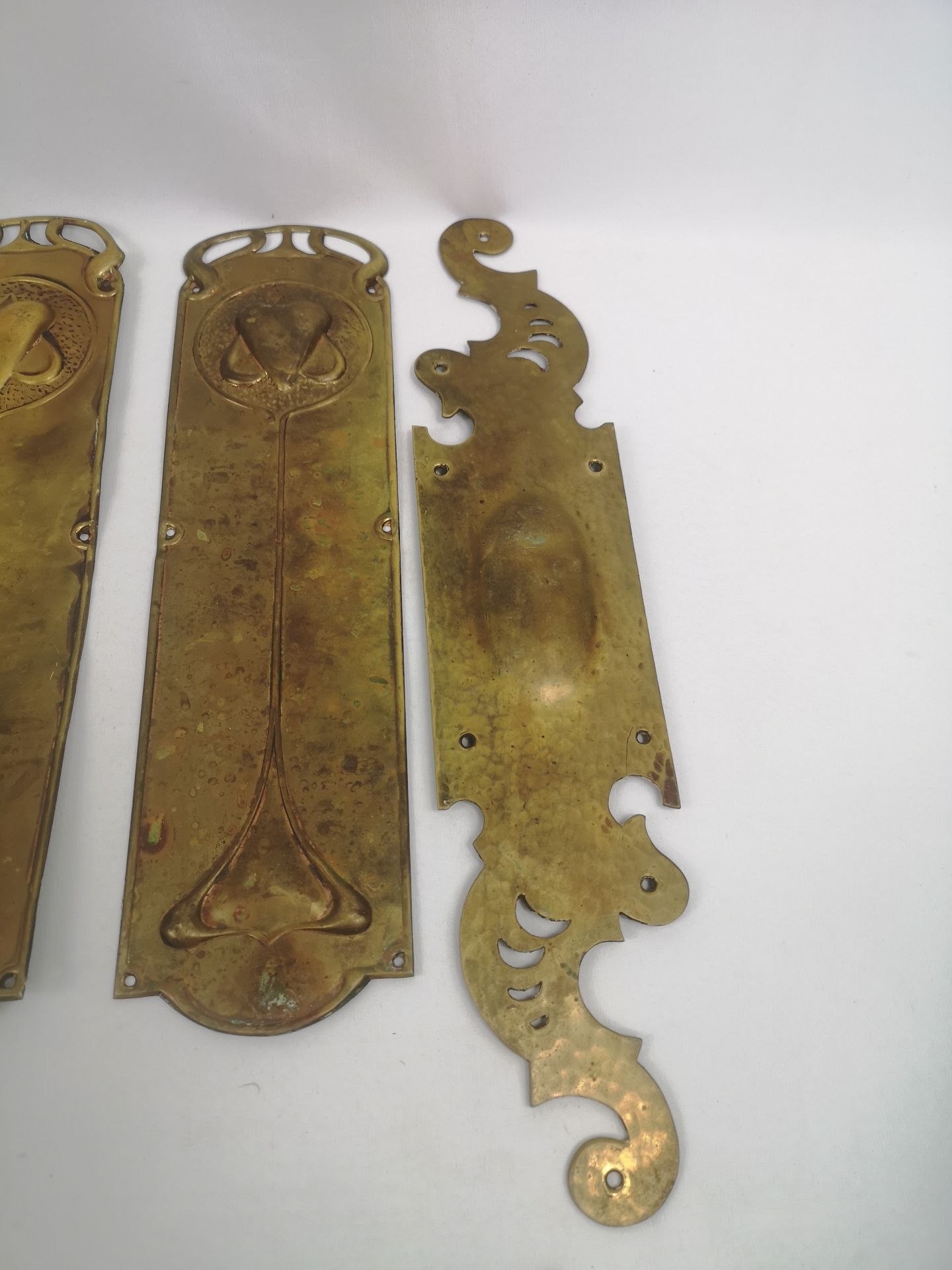 Six art nouveau style brass door plates - Image 4 of 4