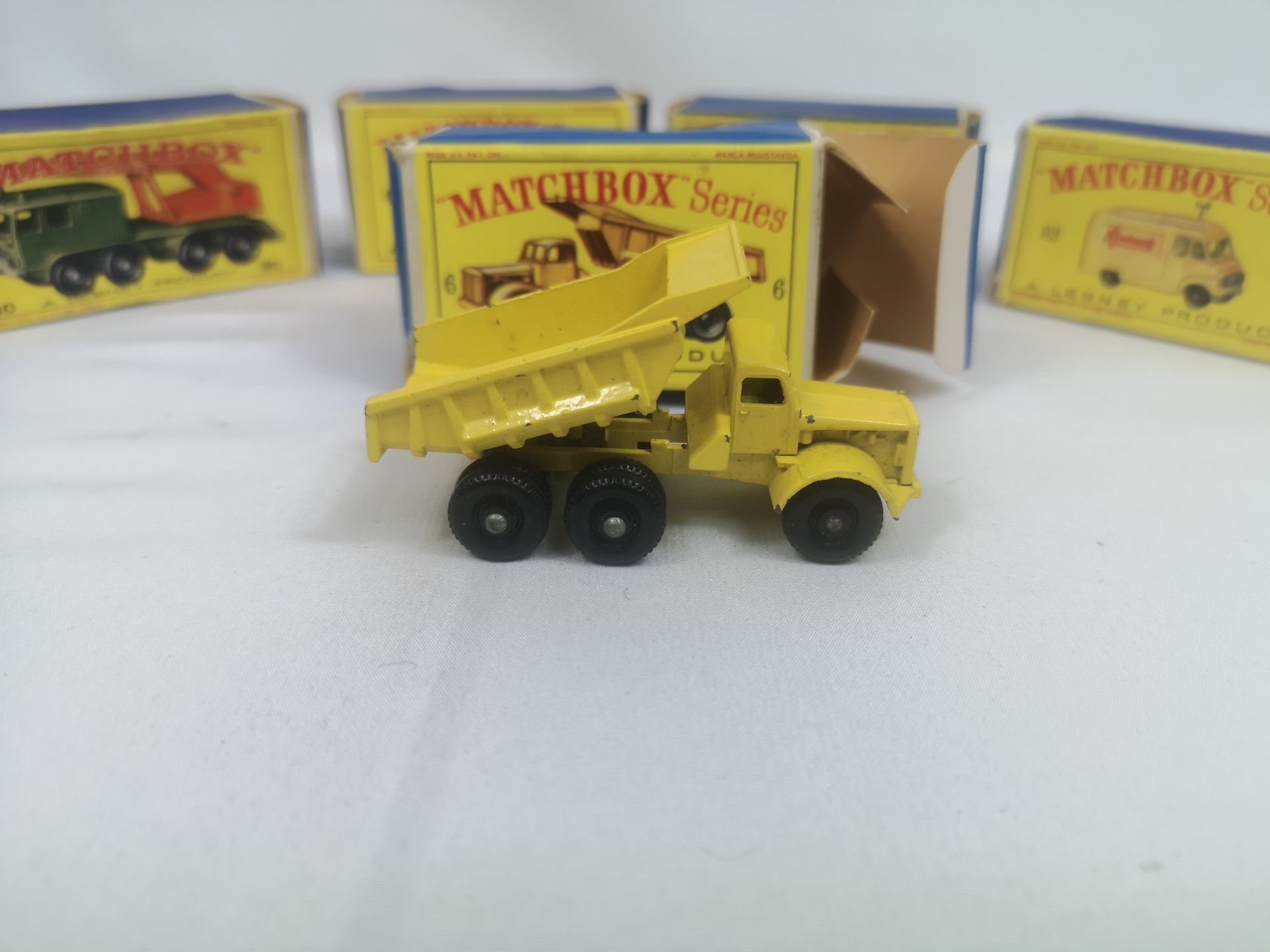 Five boxed Matchbox Series vehicles - Bild 5 aus 6