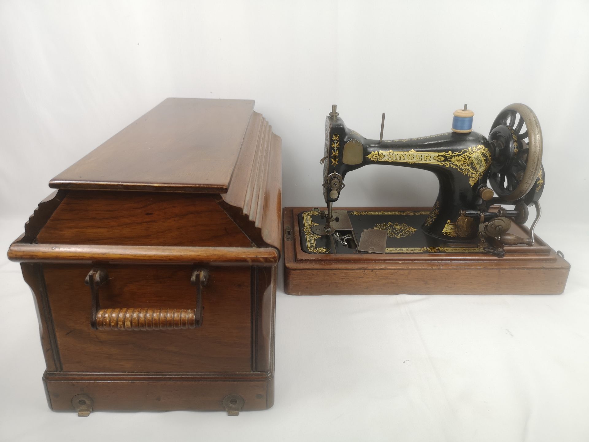 Singer sewing machine - Image 2 of 4