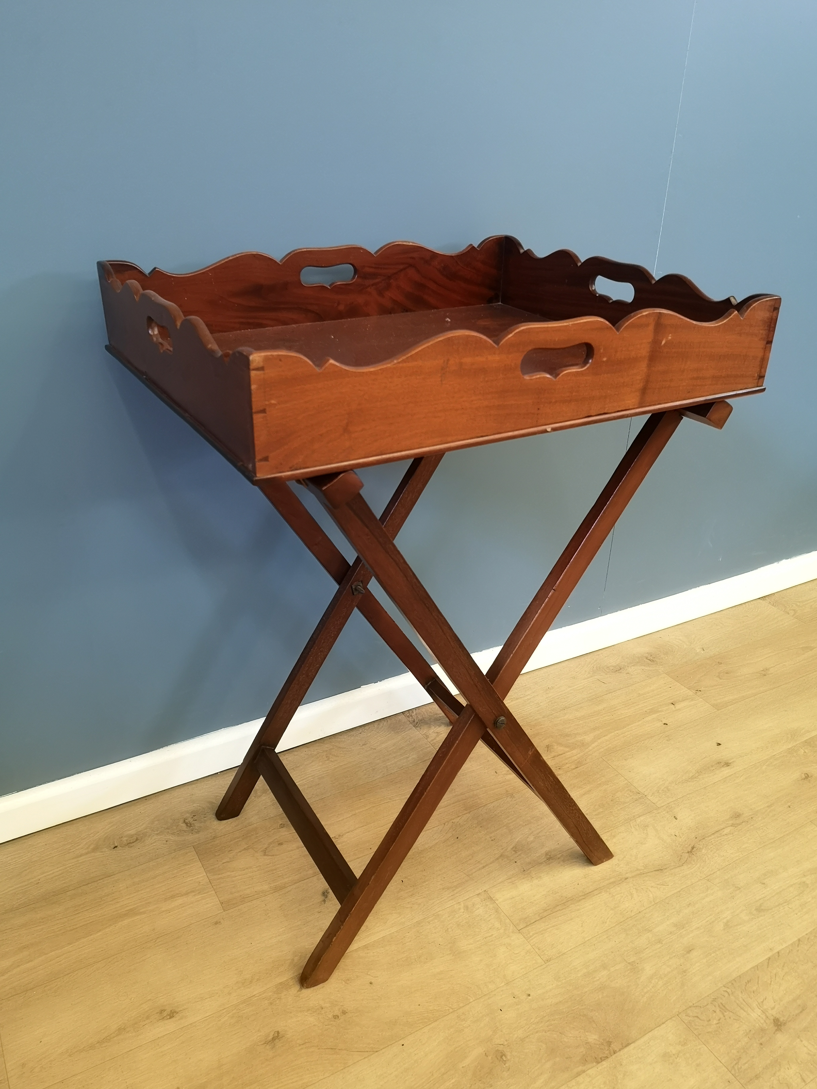 Mahogany butlers tray on stand - Image 3 of 4