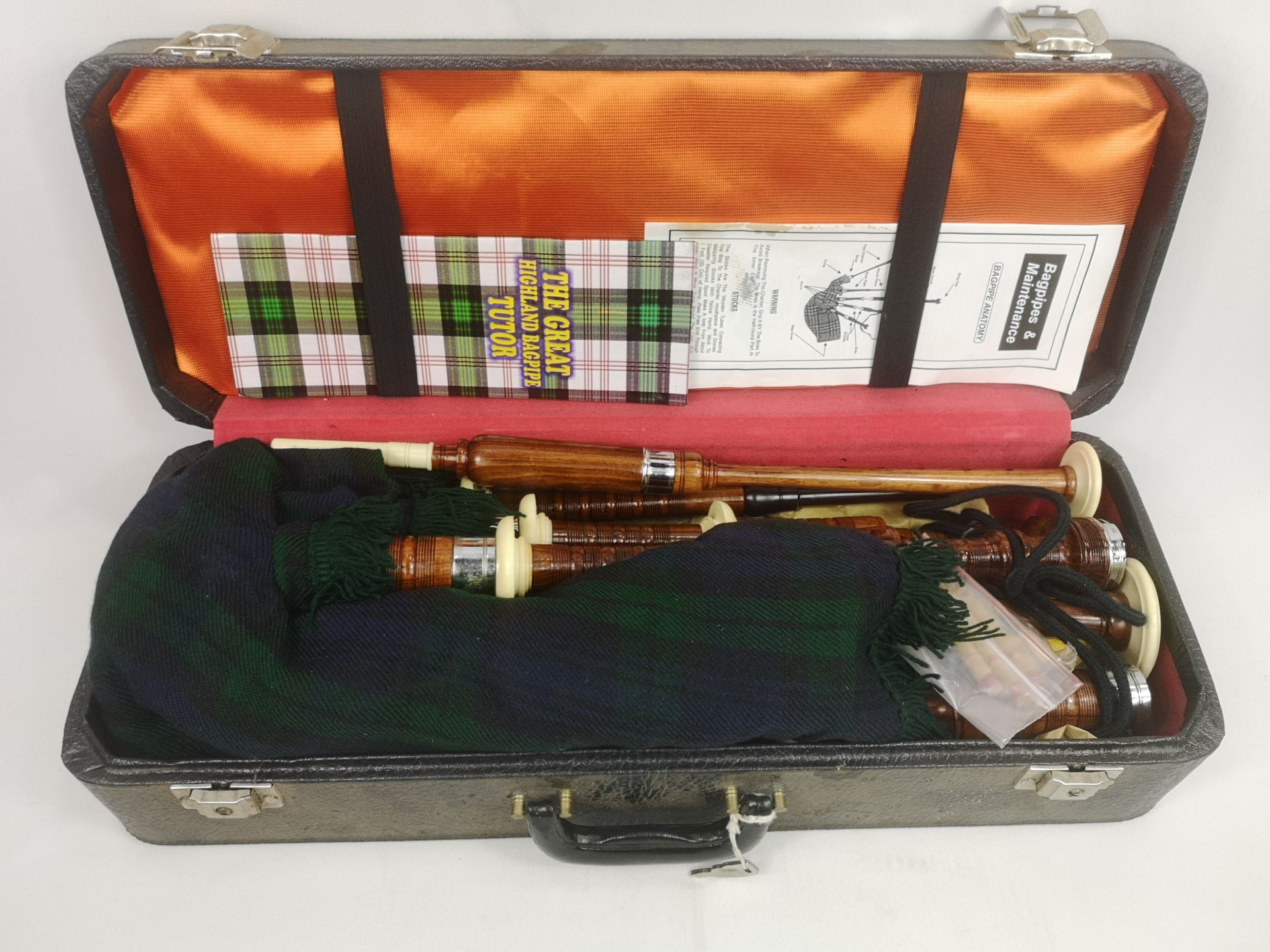 Set of bagpipes in hard case - Image 2 of 6