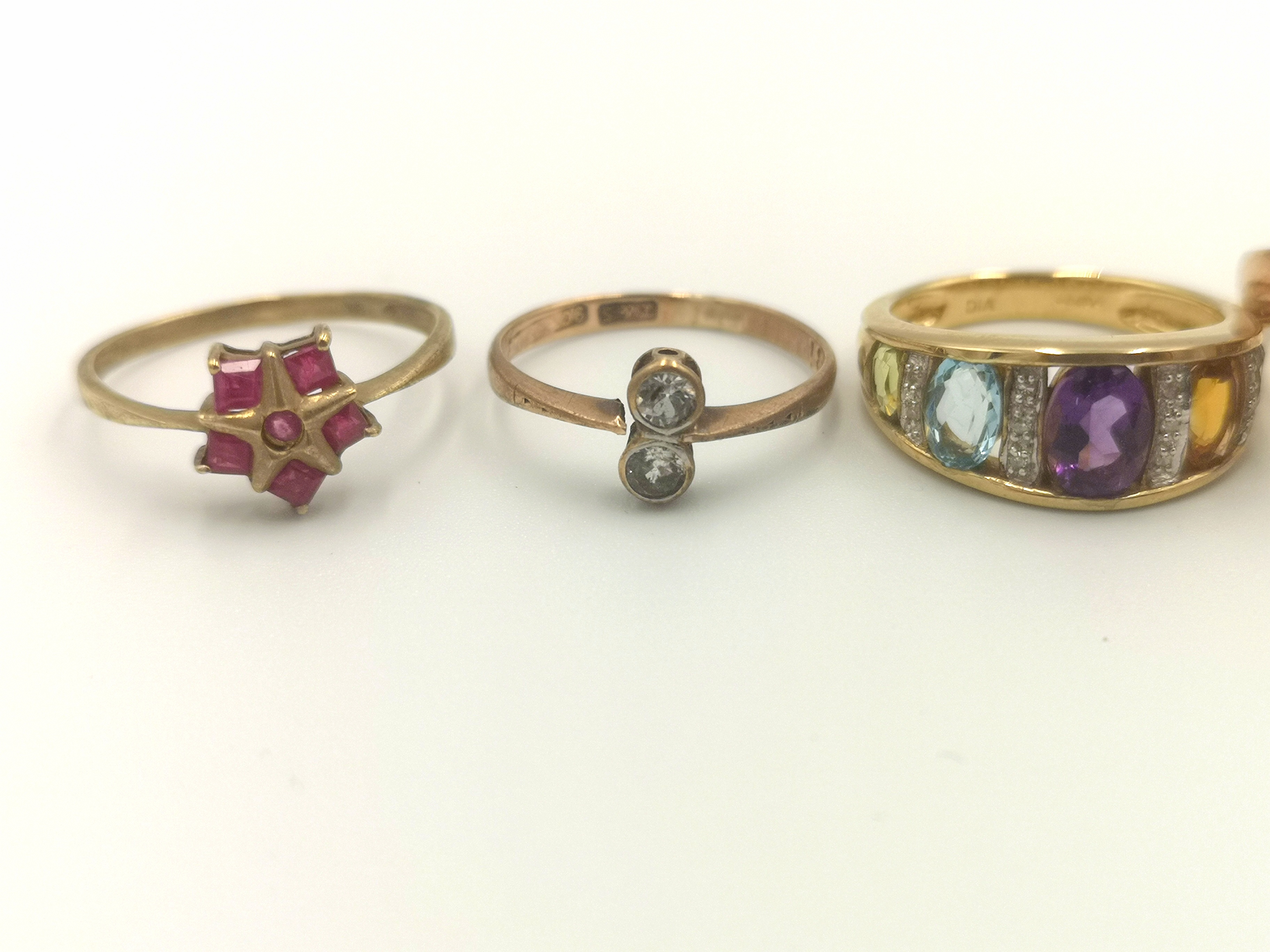 Five 9ct gold rings - Image 2 of 7
