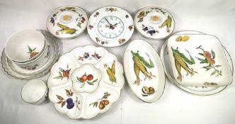 Quantity of Royal Worcester Evesham tableware