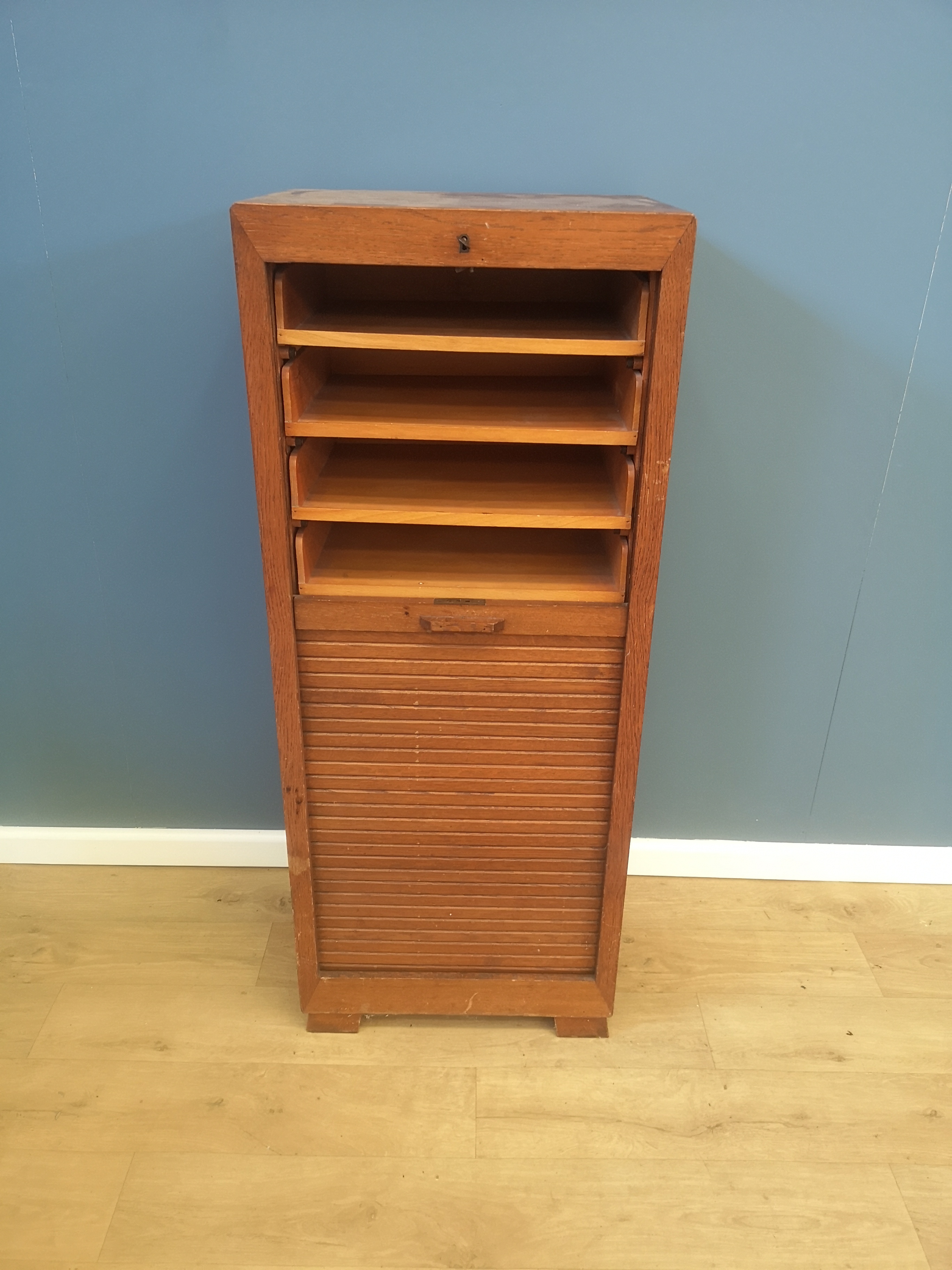 Oak tambour fronted chest of drawers - Image 2 of 5