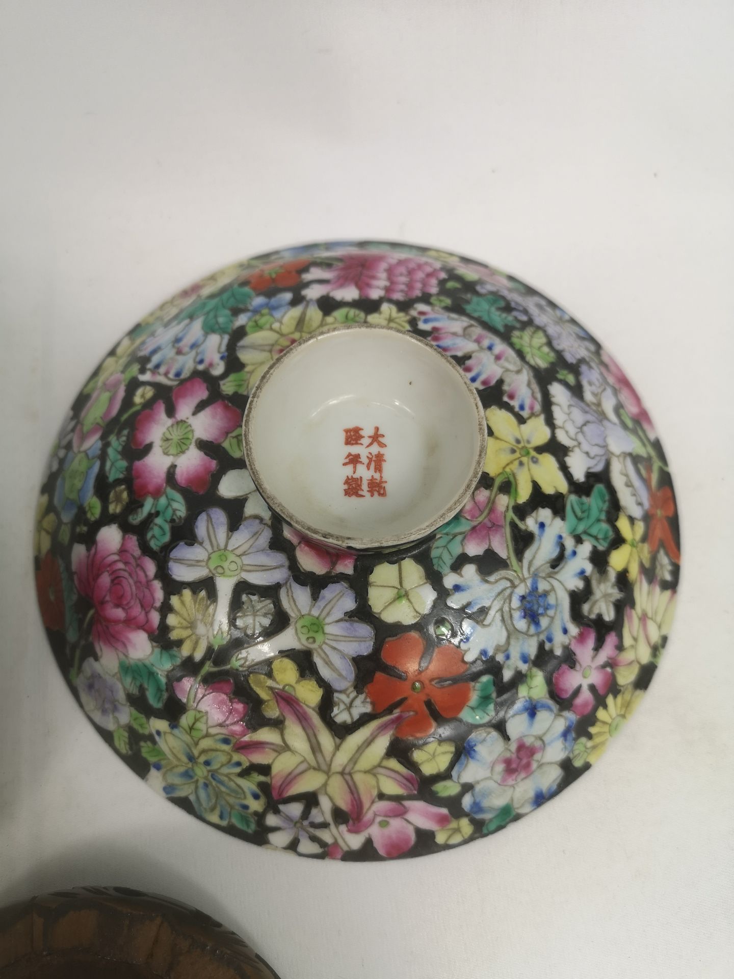 Two Chinese bowls with Qianlong marks to base - Image 4 of 4