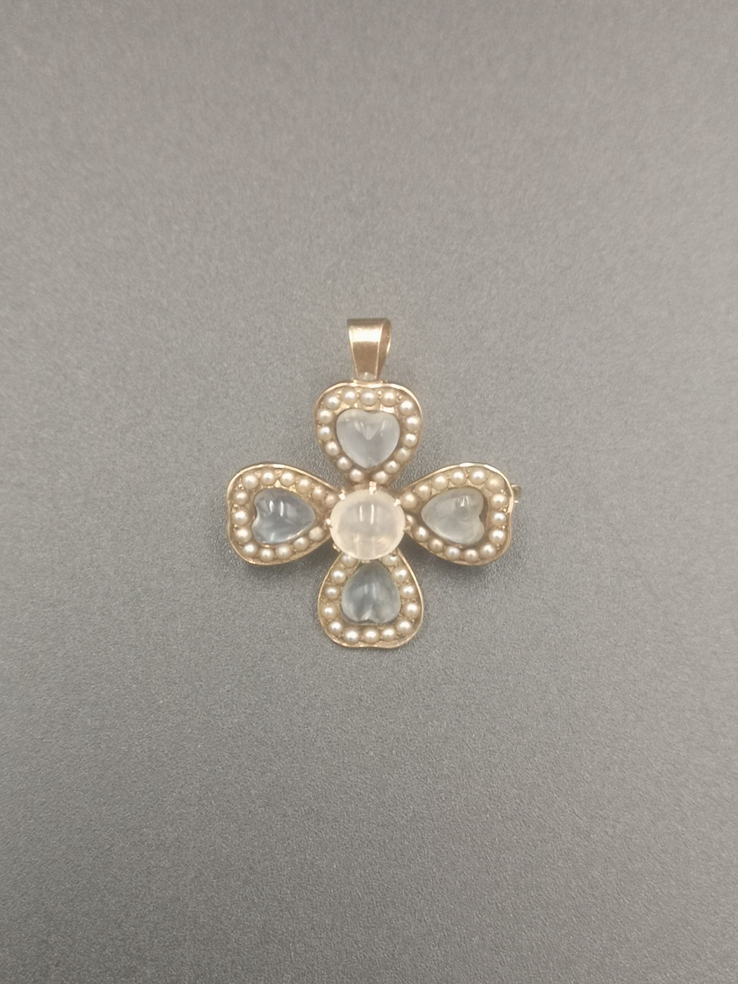 Gold flower pendant set with moonstone - Image 3 of 6