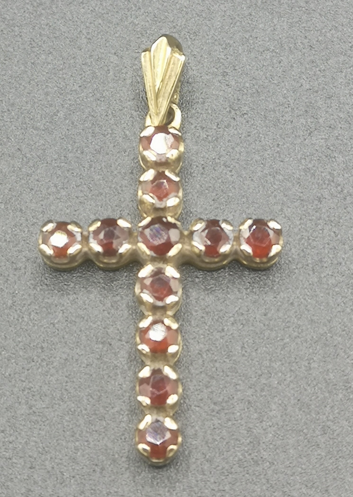 18ct gold and ruby pendant together with an 18ct gold and diamond pendant - Image 3 of 5