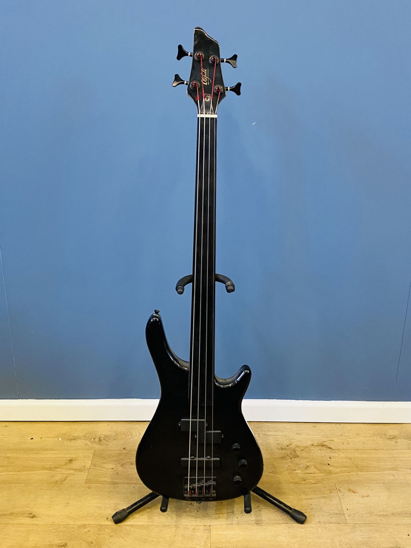 Oldfield fretless bass guitar