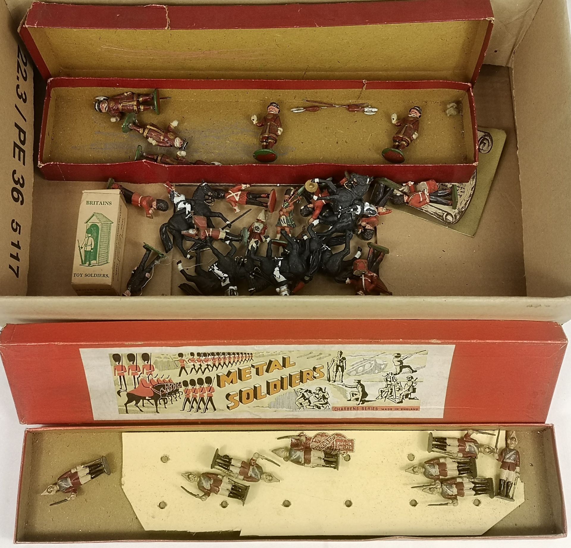 Quantity of metal and plastic toy soldiers