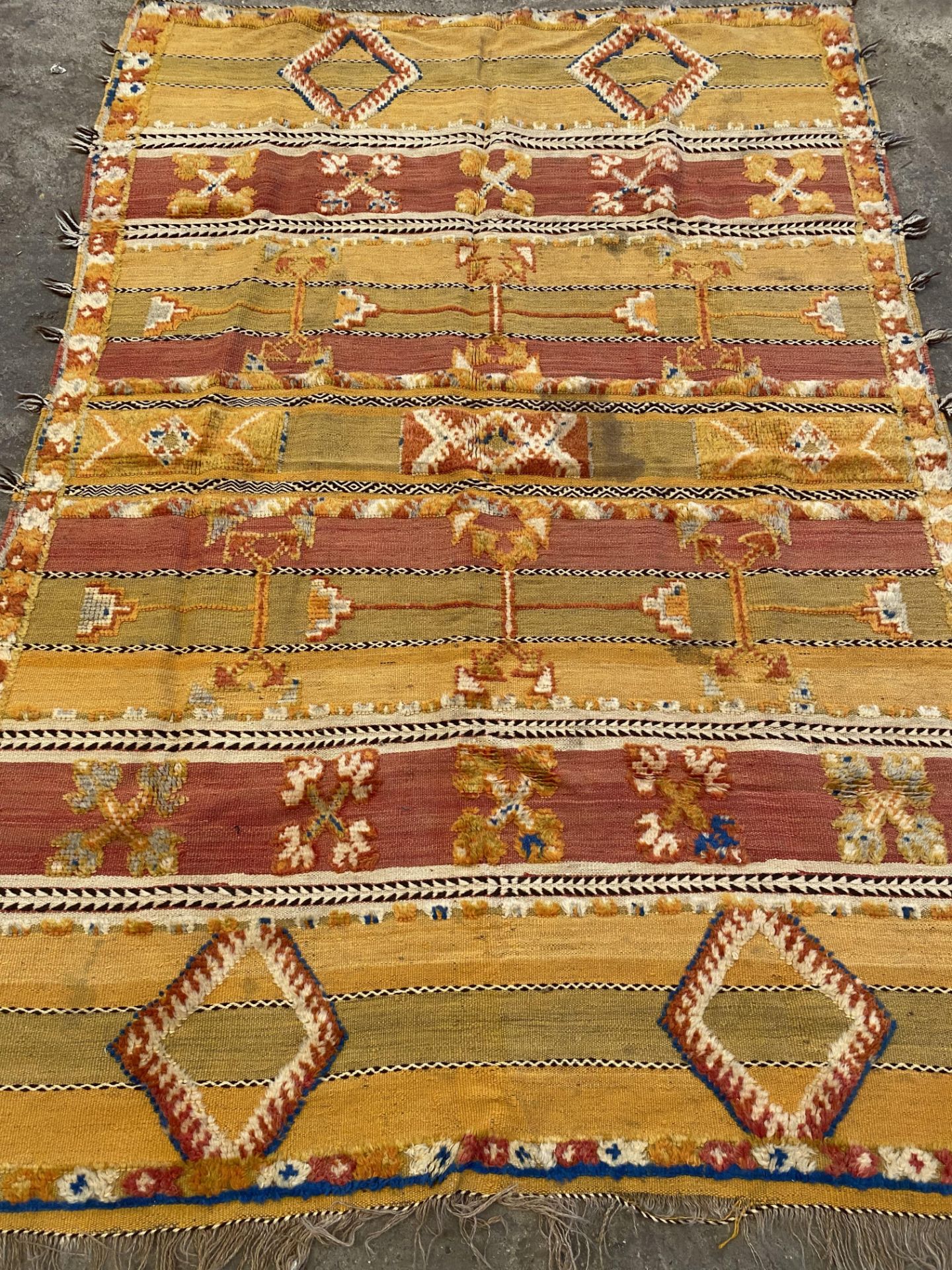 Hand made yellow ground rug - Image 2 of 4