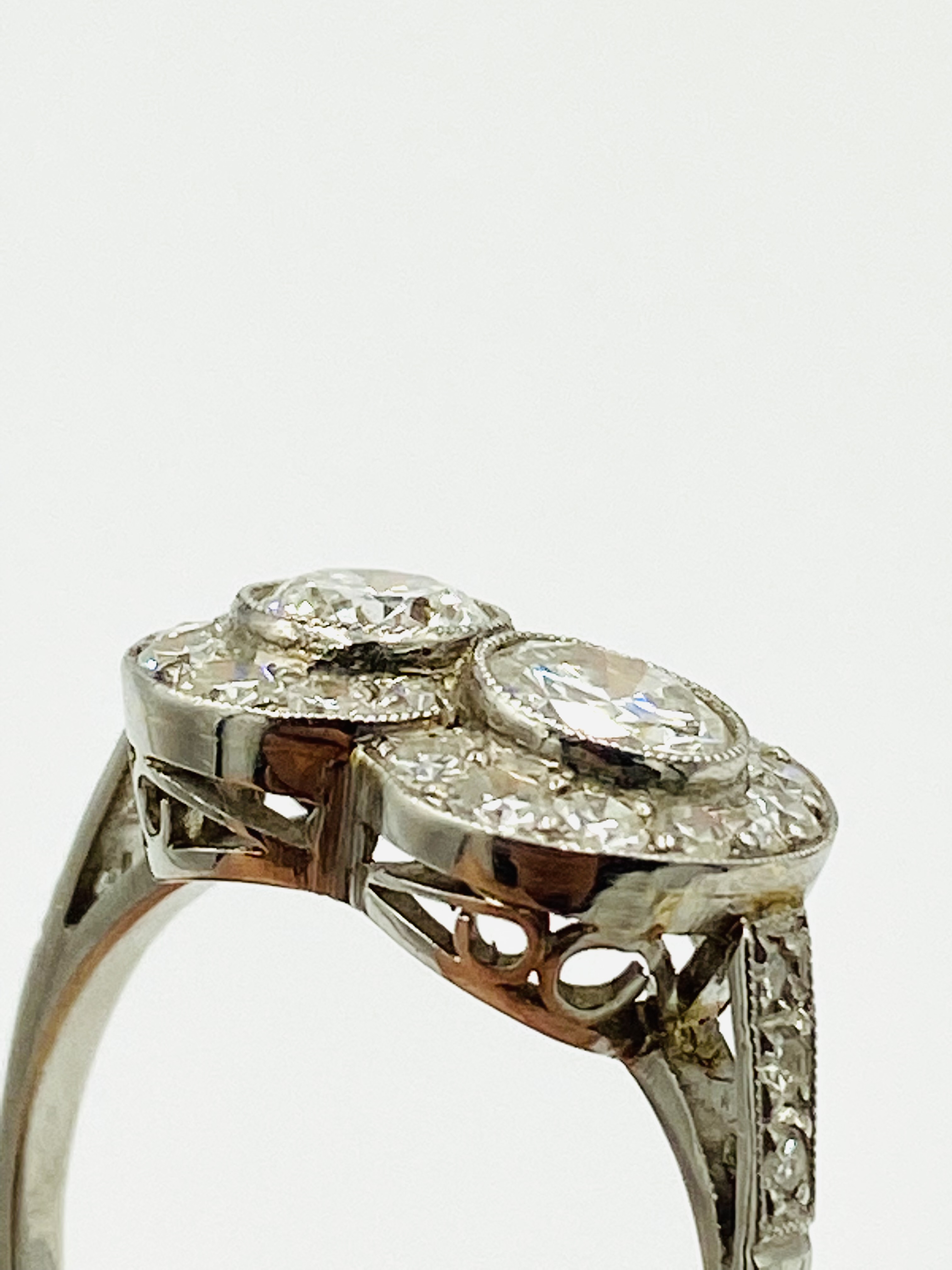 18ct white gold and diamond ring - Image 3 of 4