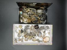 Tortoiseshell box containing a quantity of costume jewellery