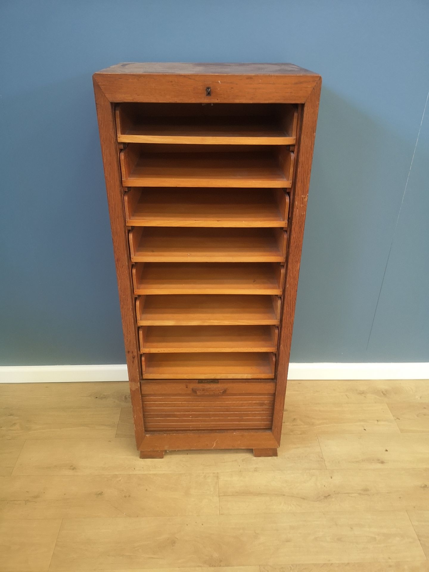 Oak tambour fronted chest of drawers - Image 3 of 5