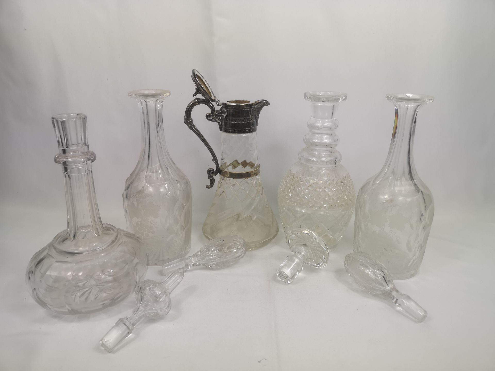 Four glass decanters together with a glass claret jug - Image 4 of 4