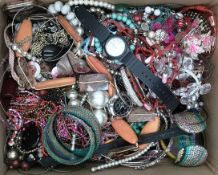 Quantity of costume jewellery