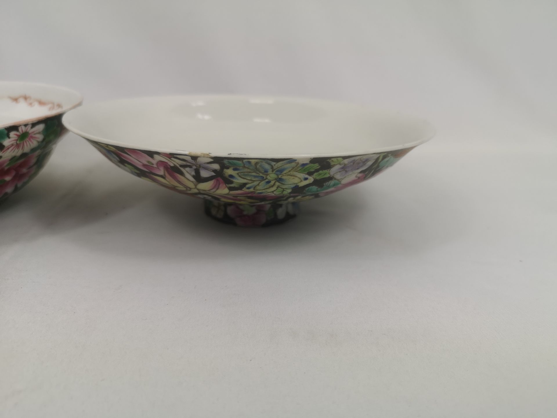 Two Chinese bowls with Qianlong marks to base - Image 3 of 4