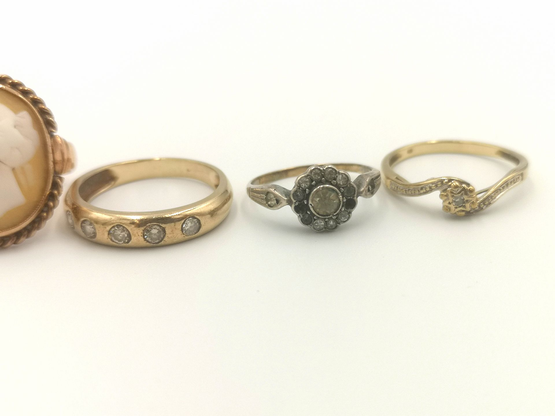 Five 9ct gold rings - Image 4 of 7
