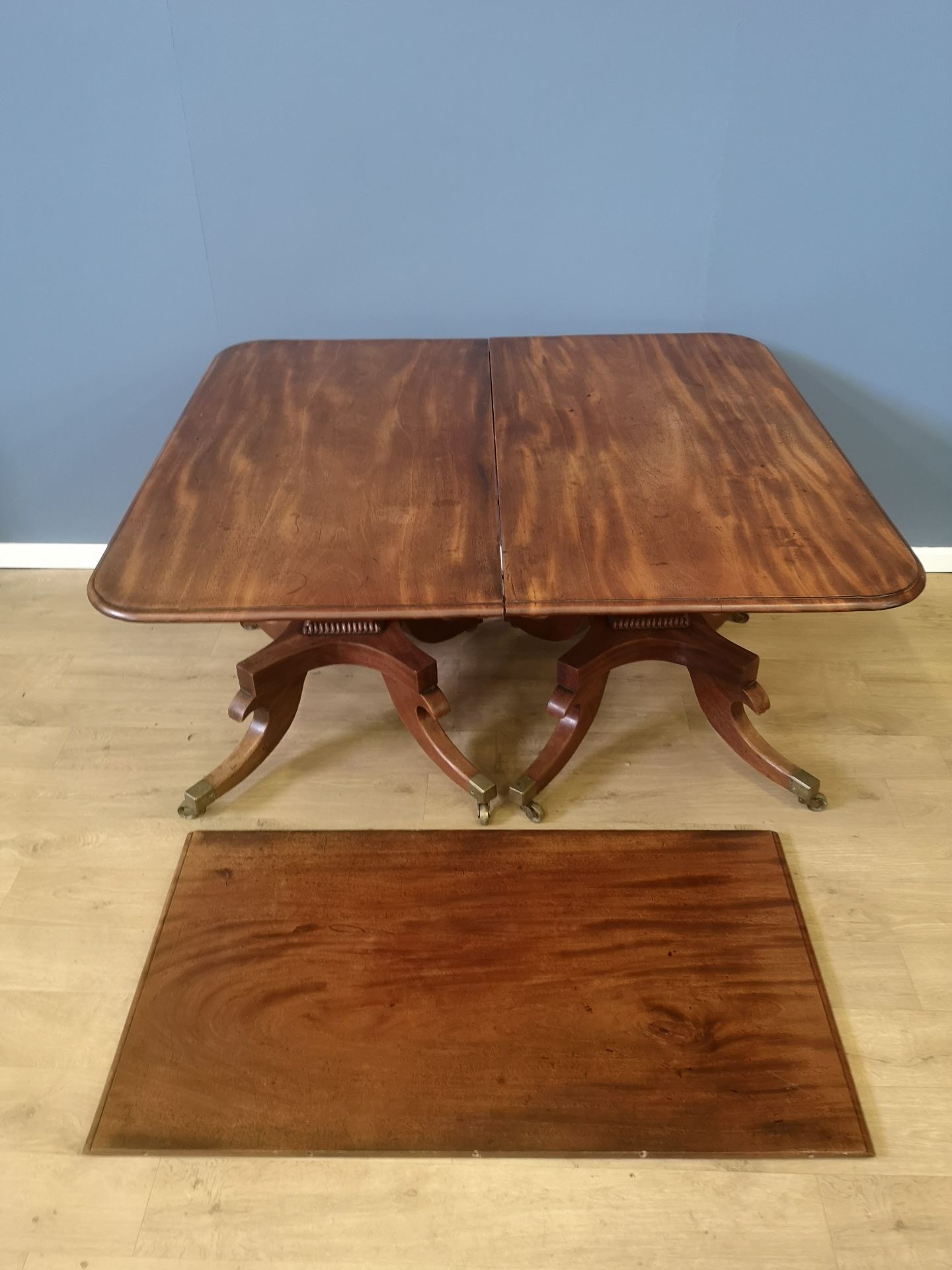 Victorian mahogany extending dining table