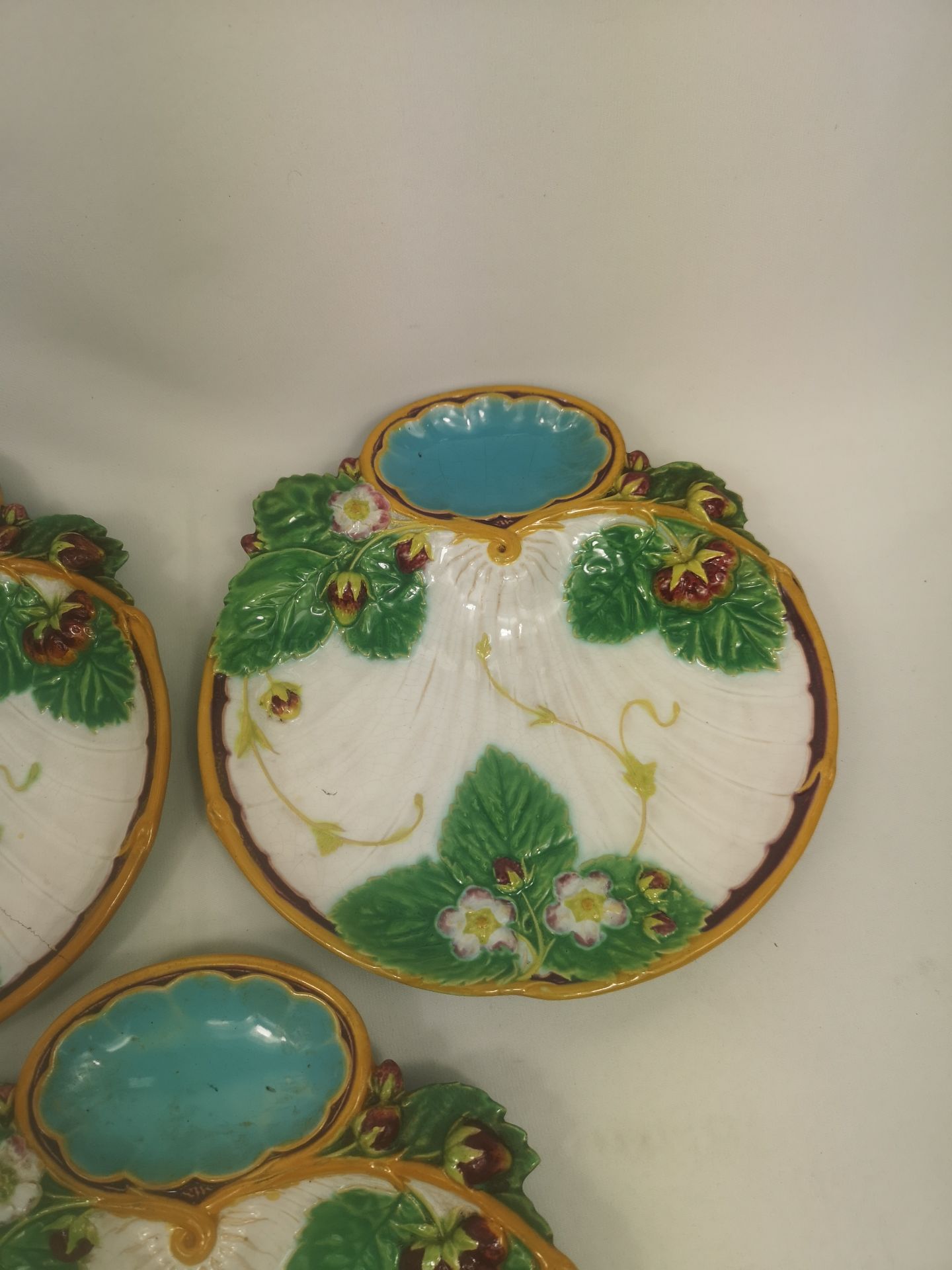 Three Victorian Minton majolica serving dishes - Image 3 of 4