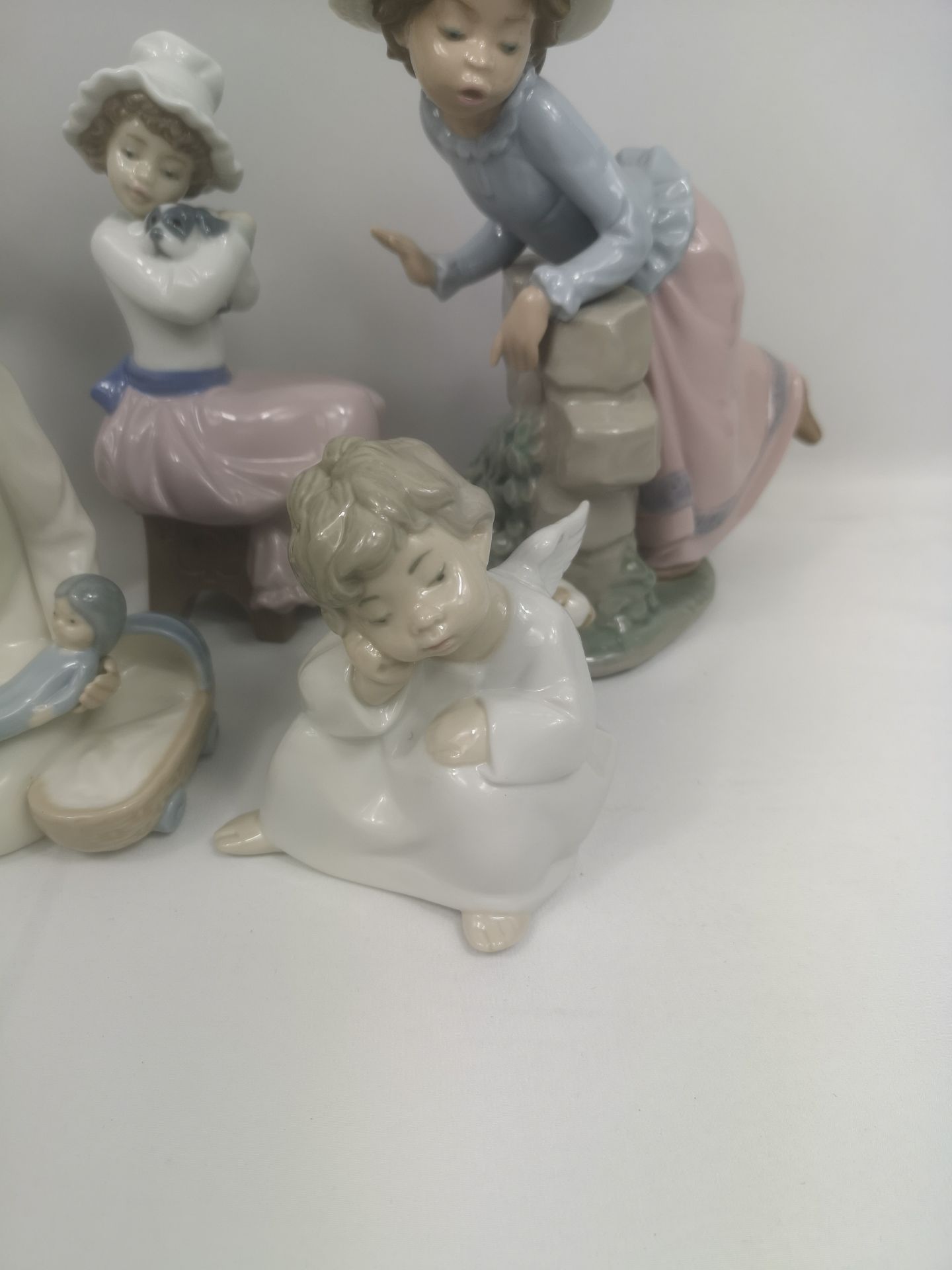 Seven Nao figurines - Image 5 of 7