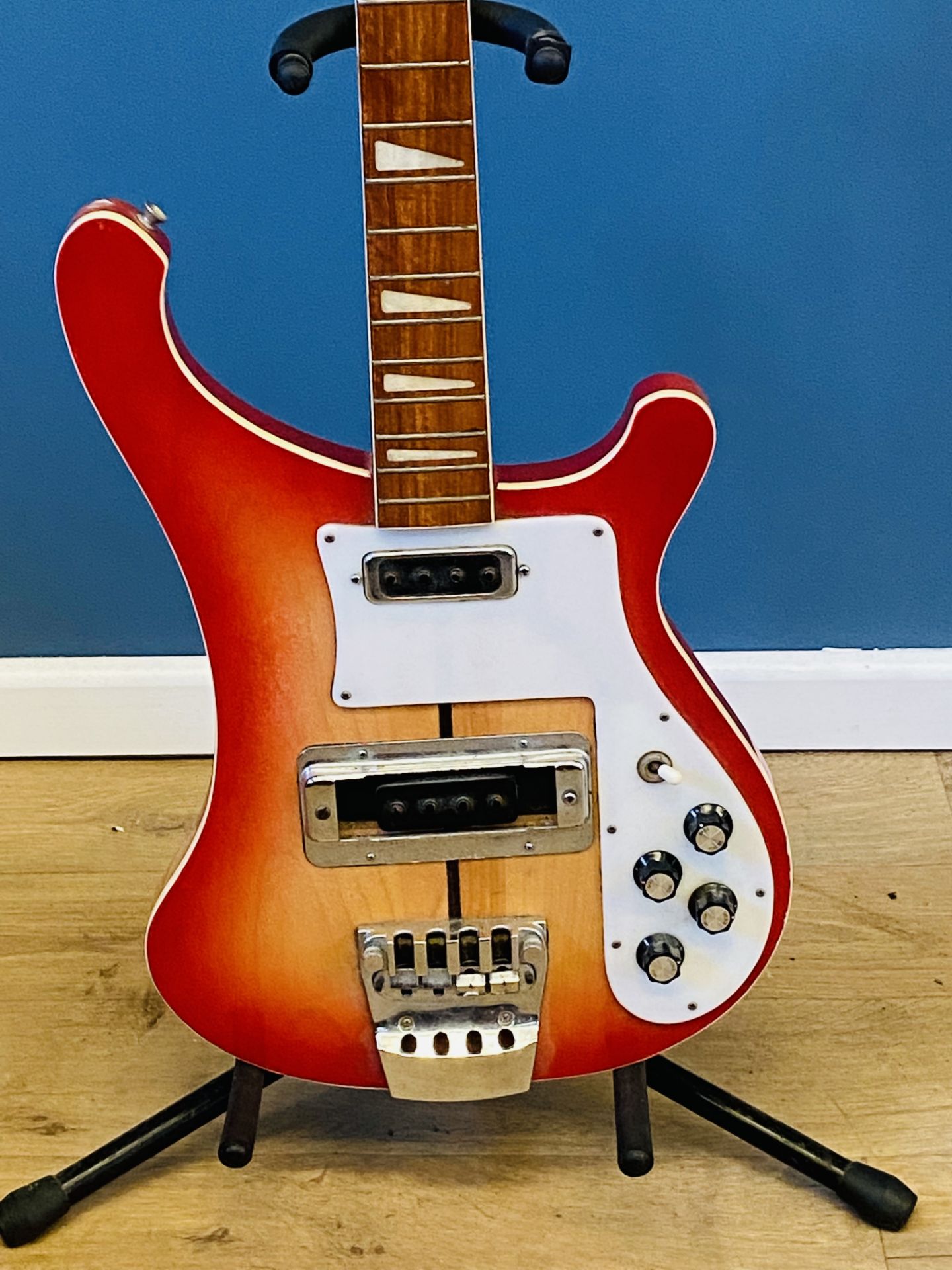 Rickenbacker style bass guitar. - Image 3 of 4