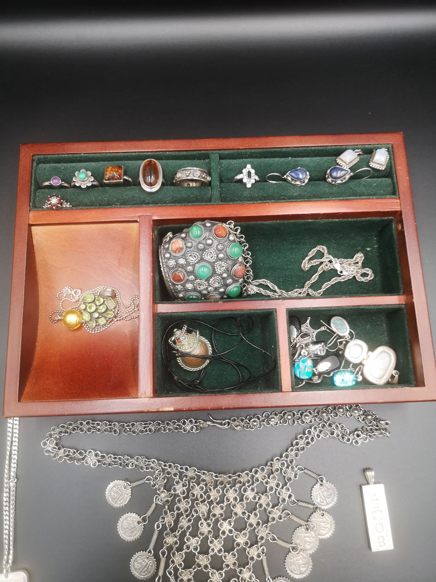 Quantity of silver and white metal jewellery - Image 2 of 6