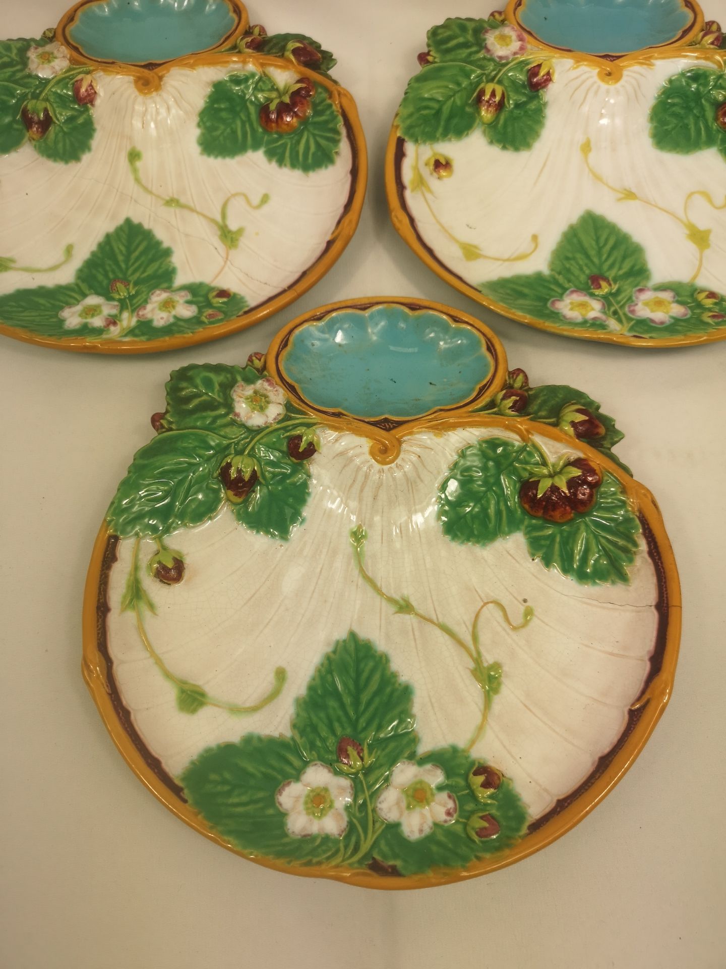 Three Victorian Minton majolica serving dishes - Image 4 of 4