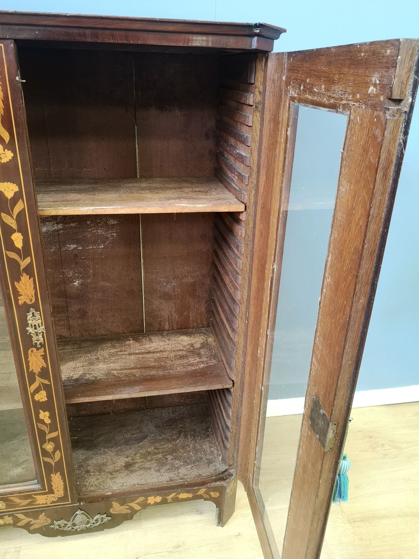 Mahogany glass fronted bookcase - Image 5 of 6