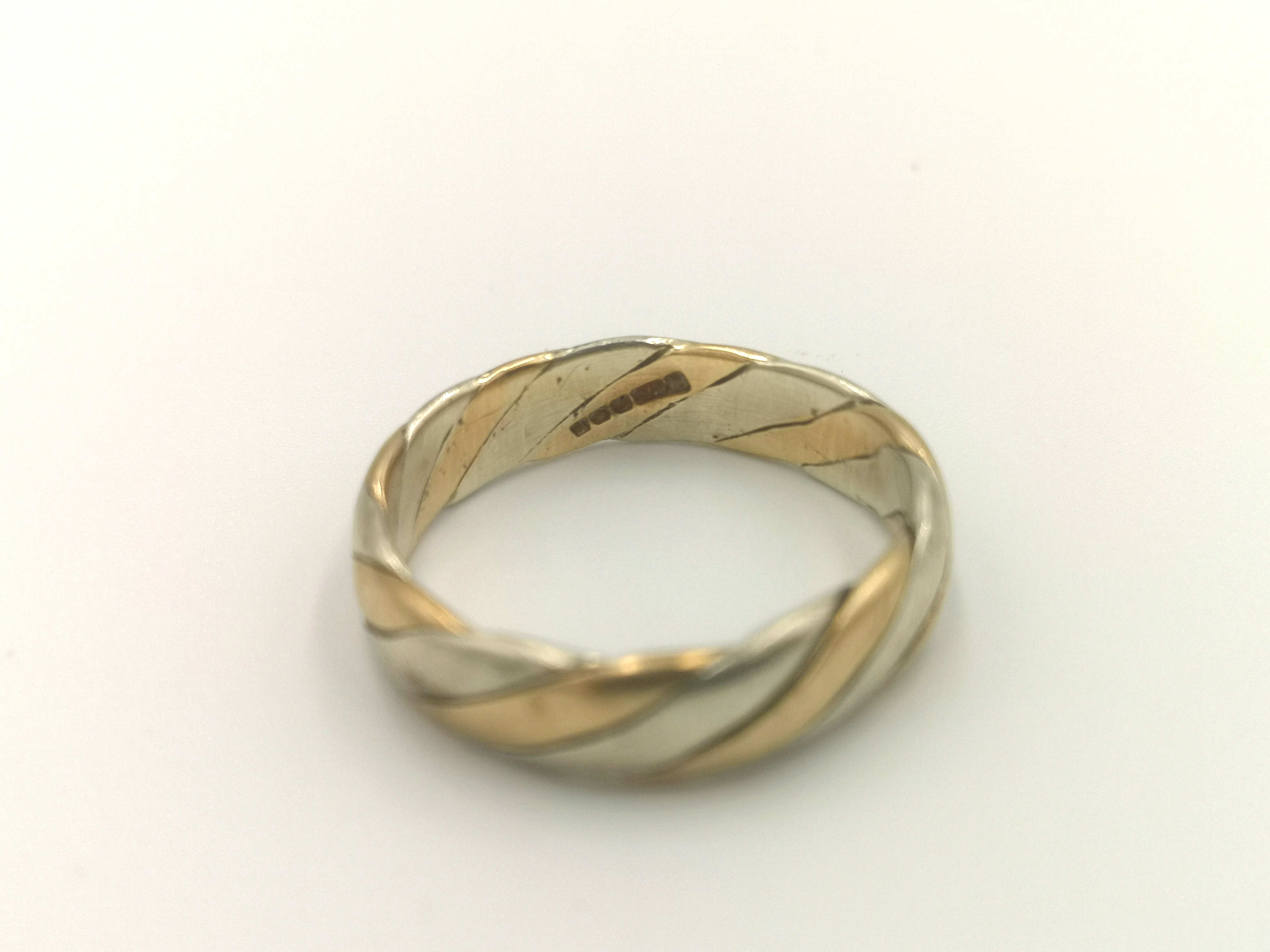 9ct gold ring - Image 4 of 4
