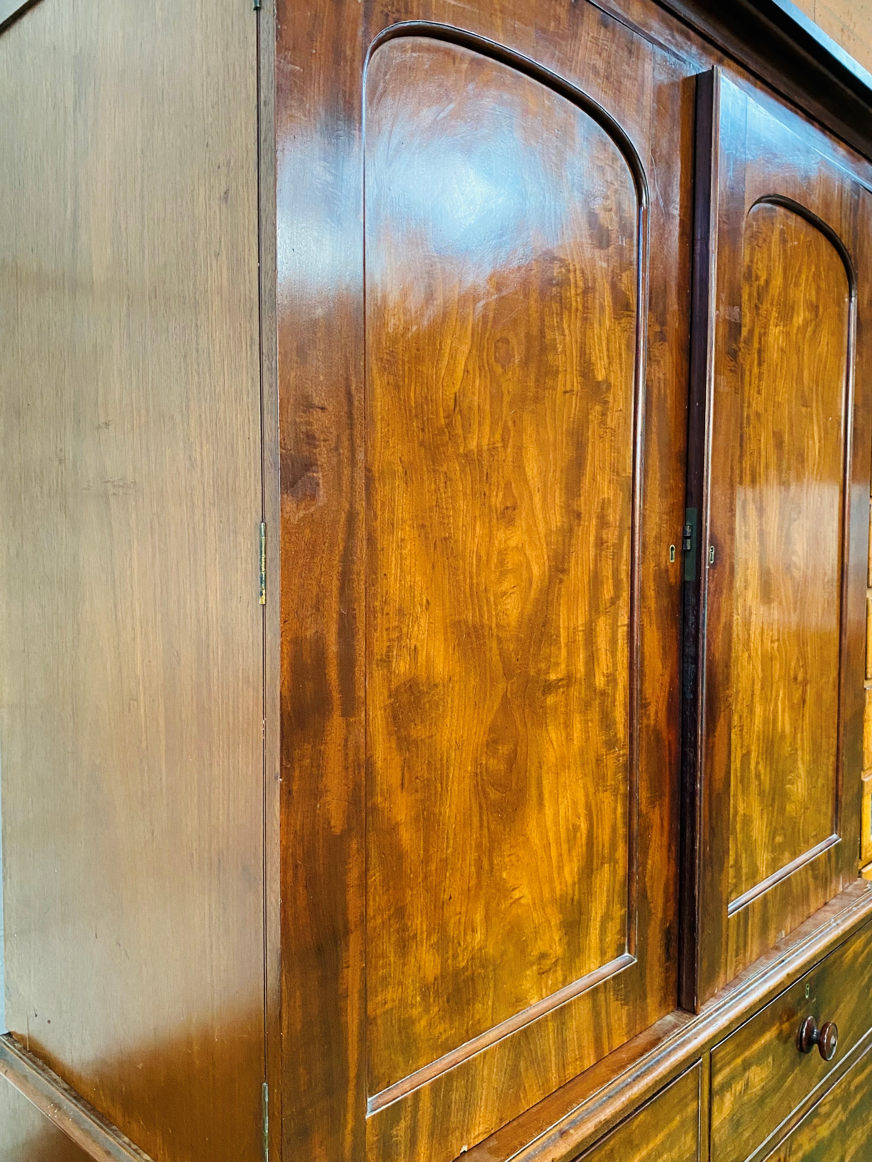 Mahogany linen press - Image 4 of 6