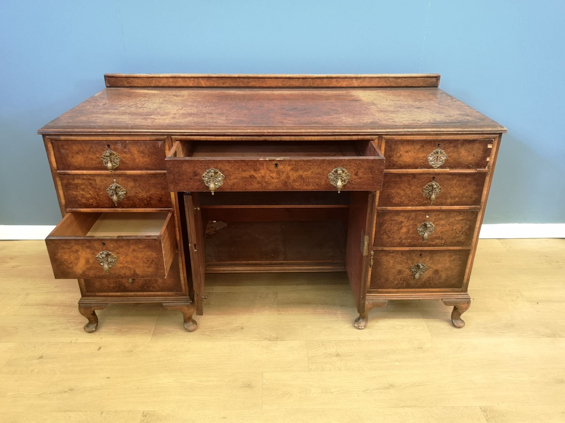 Waring & Gillow walnut desk - Image 6 of 6