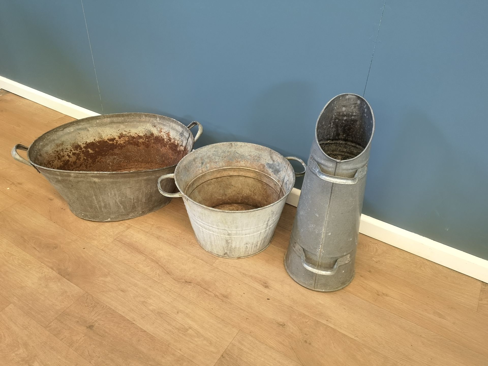 Two galvanised pails and a coal scuttle - Image 2 of 4