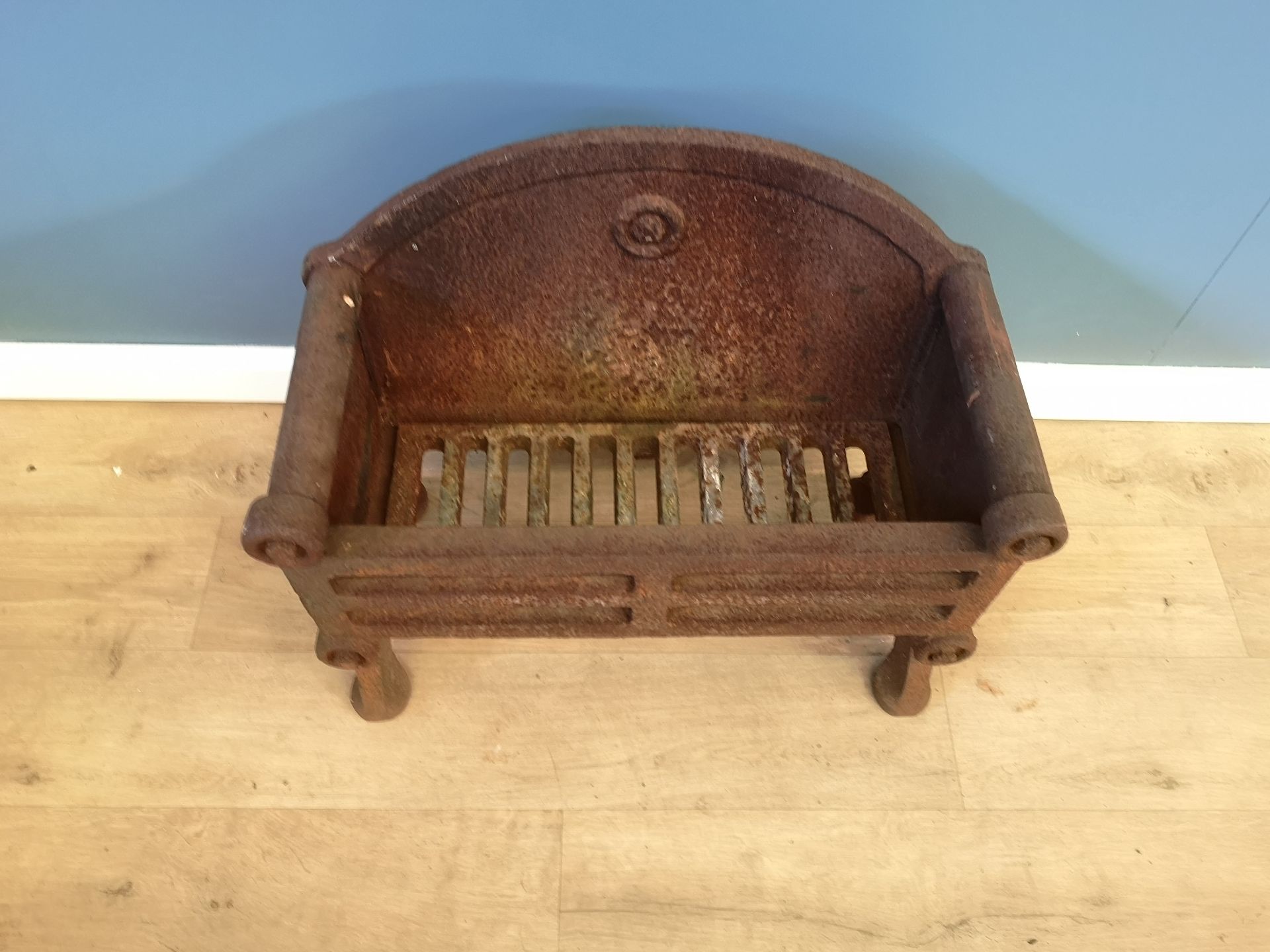 Cast iron fire basket - Image 4 of 4