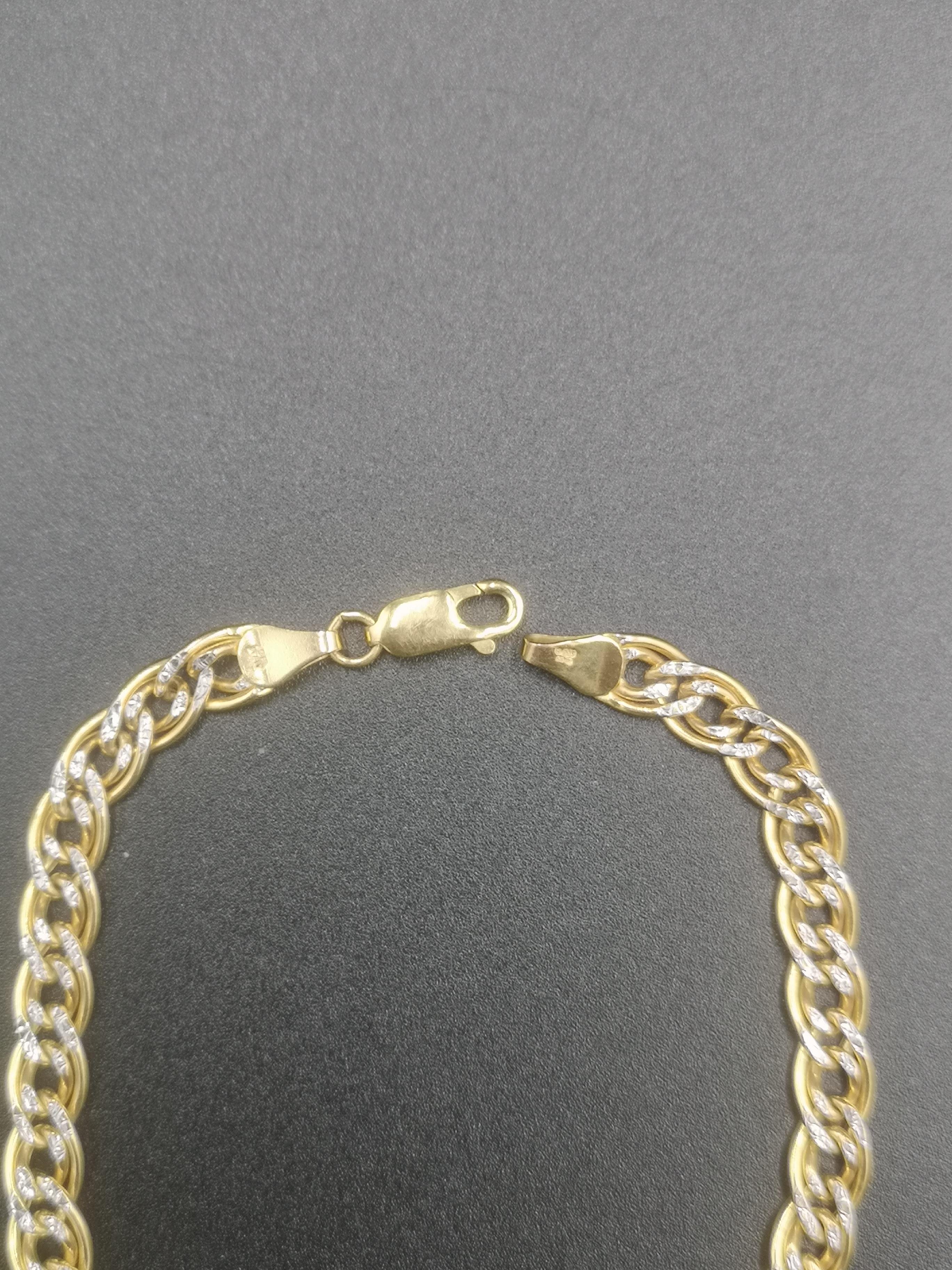9ct gold curb link bracelet - Image 2 of 4