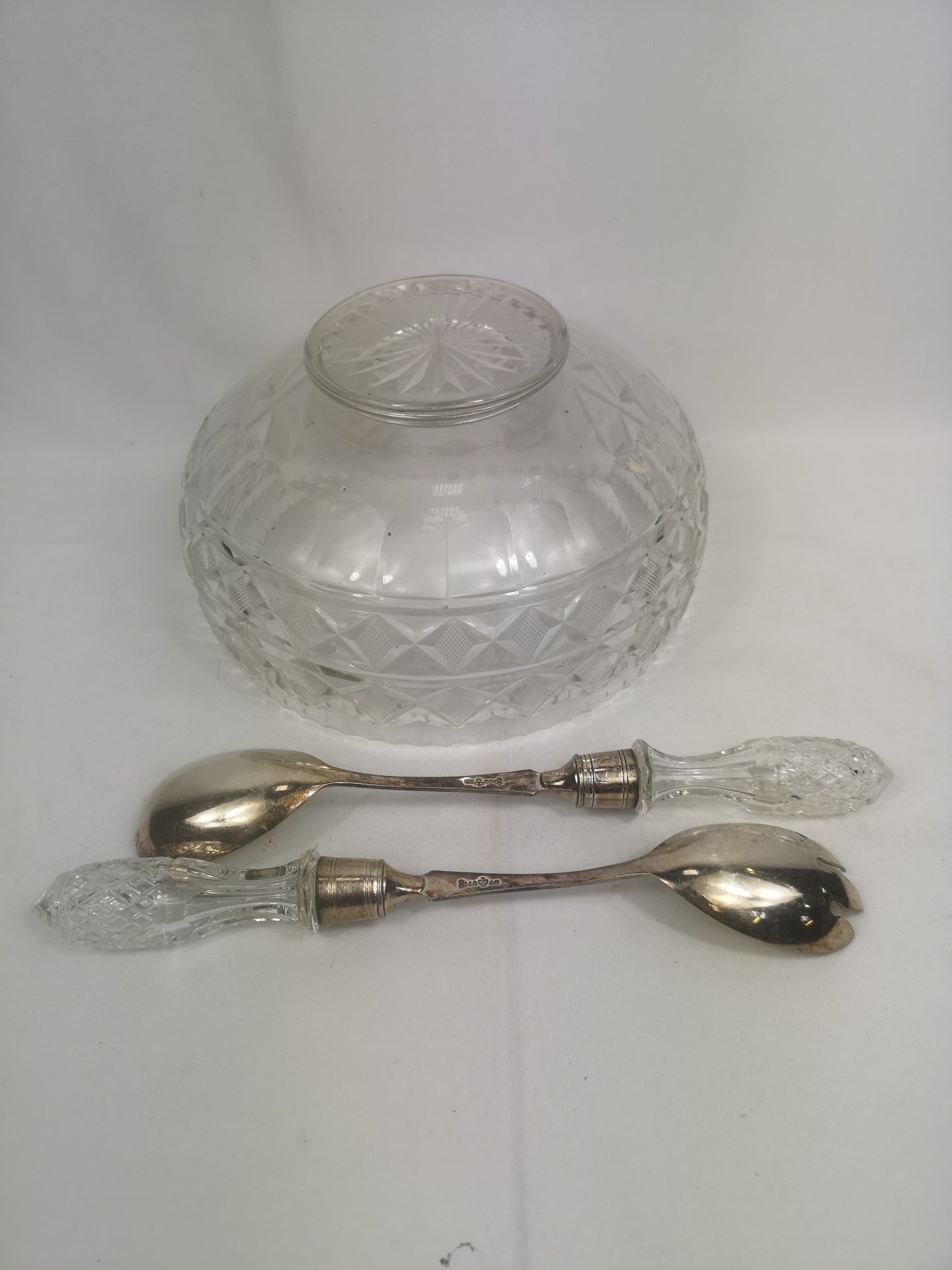 Cut glass salad bowl together with a pair of salad servers - Image 2 of 2