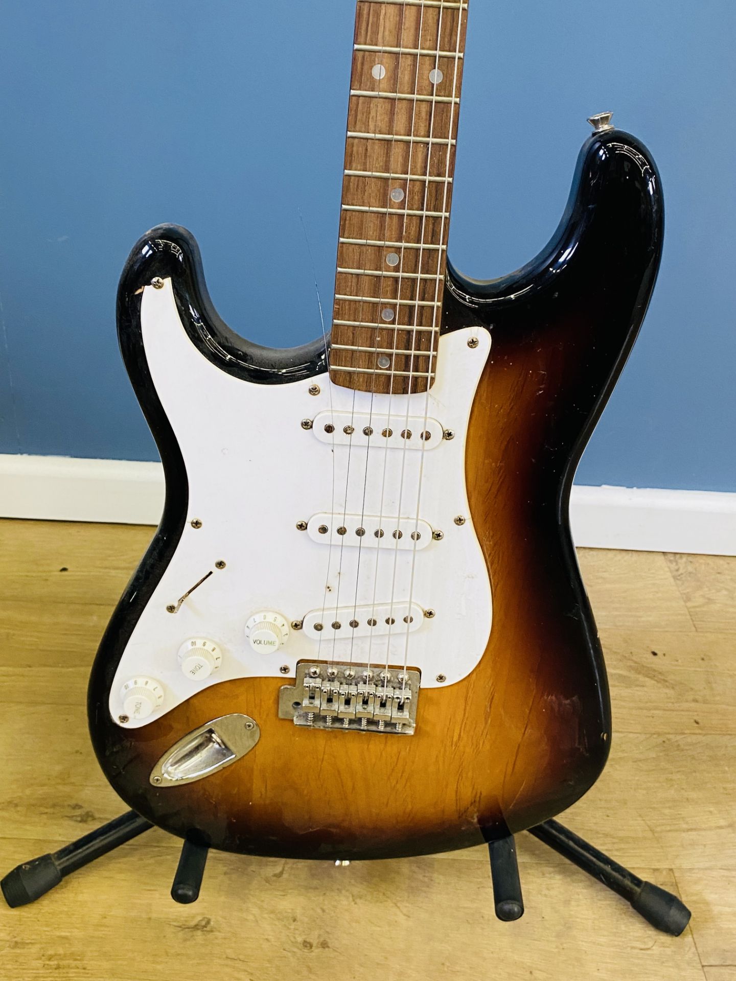 Fender Squier Strat, left handed - Image 3 of 4