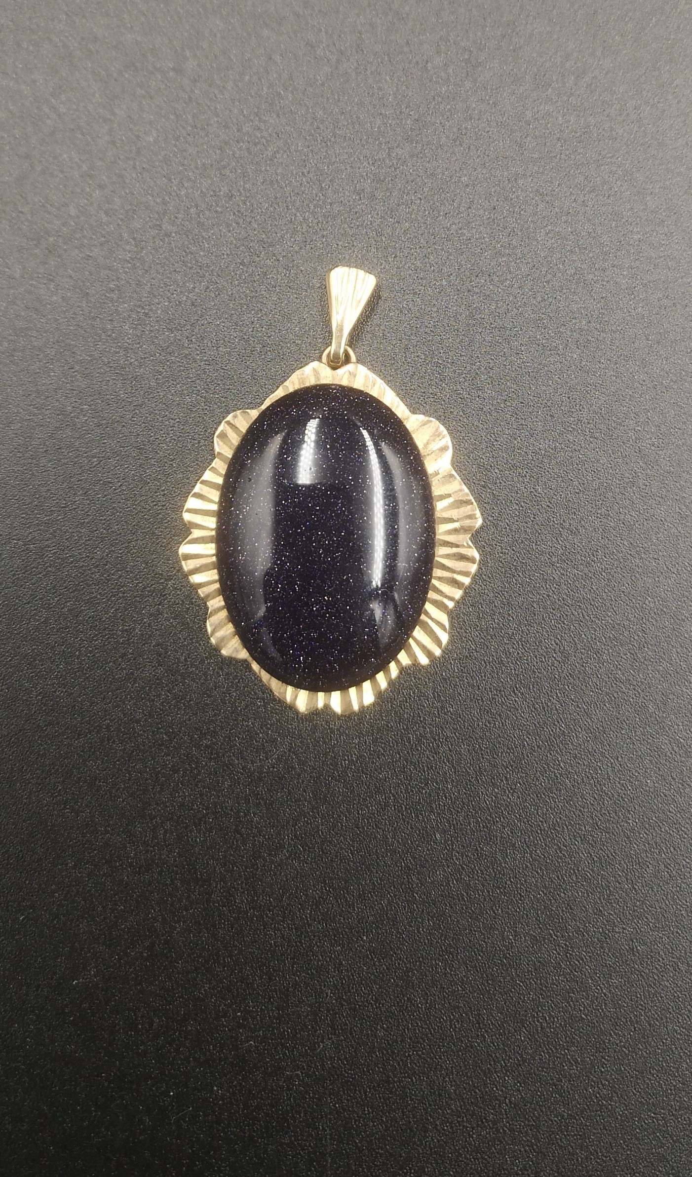 9ct gold pendant