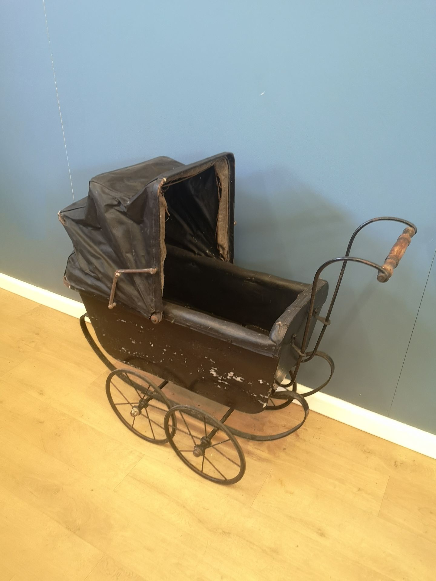 Early 20th century dolls pram - Image 2 of 4