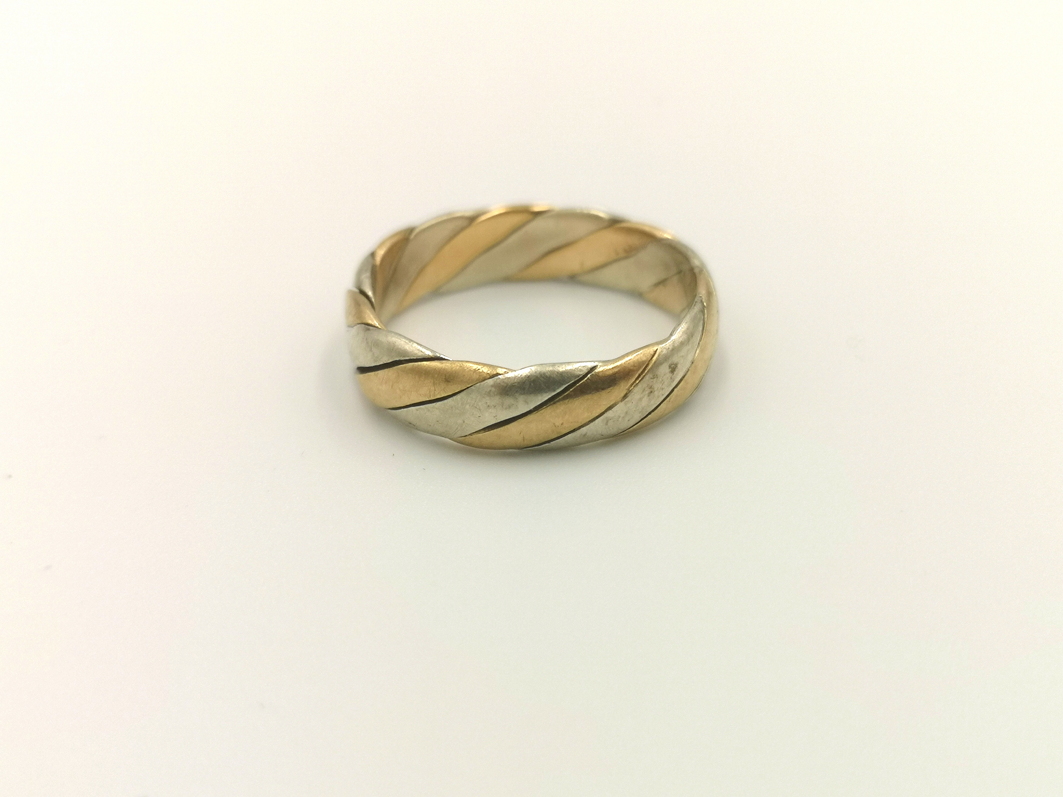 9ct gold ring