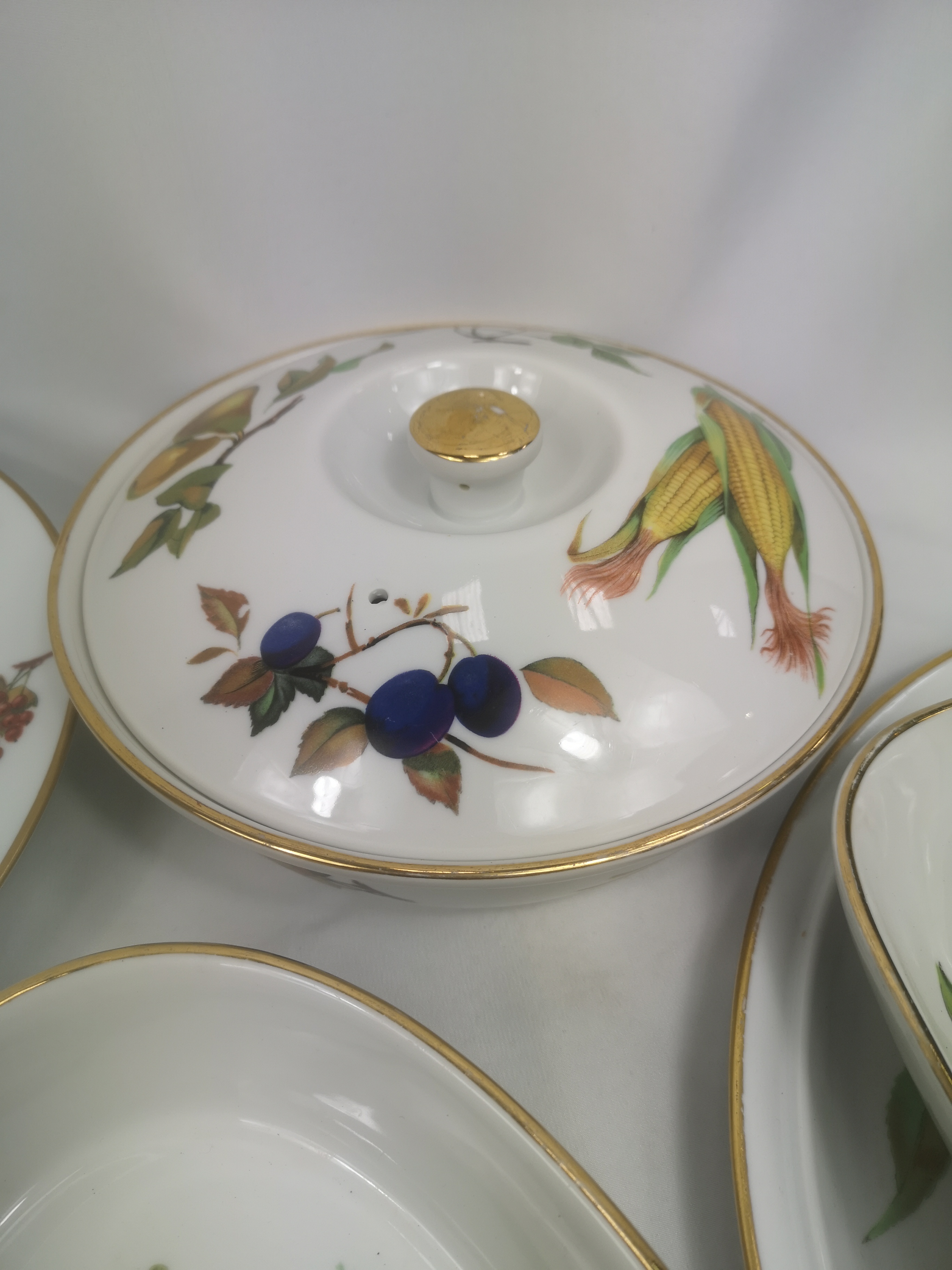 Quantity of Royal Worcester Evesham tableware - Image 5 of 8