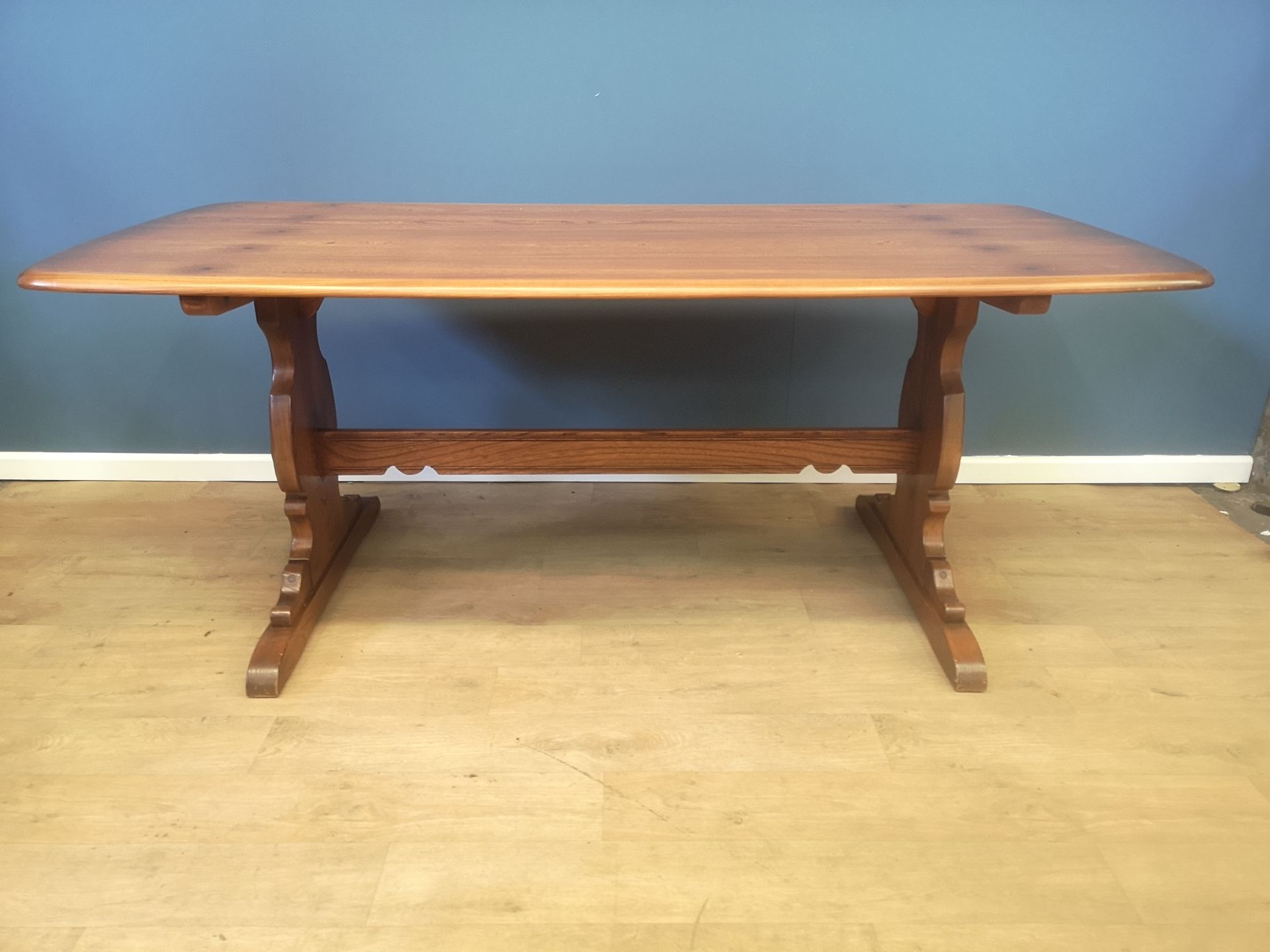 Ercol farmhouse style dining table - Image 2 of 4