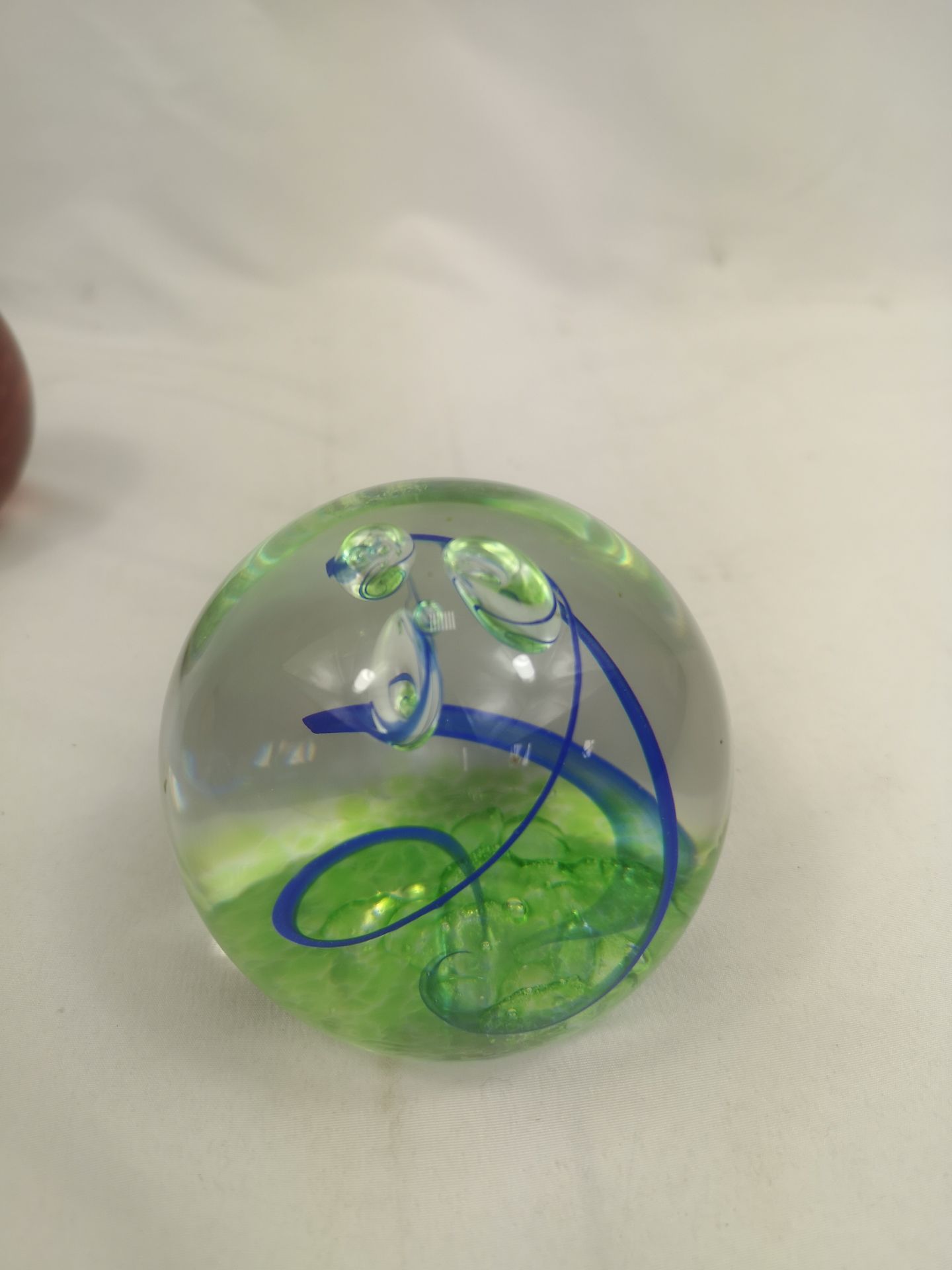 Collection of 6 glass paperweights to include 3 Caithness - Image 6 of 7