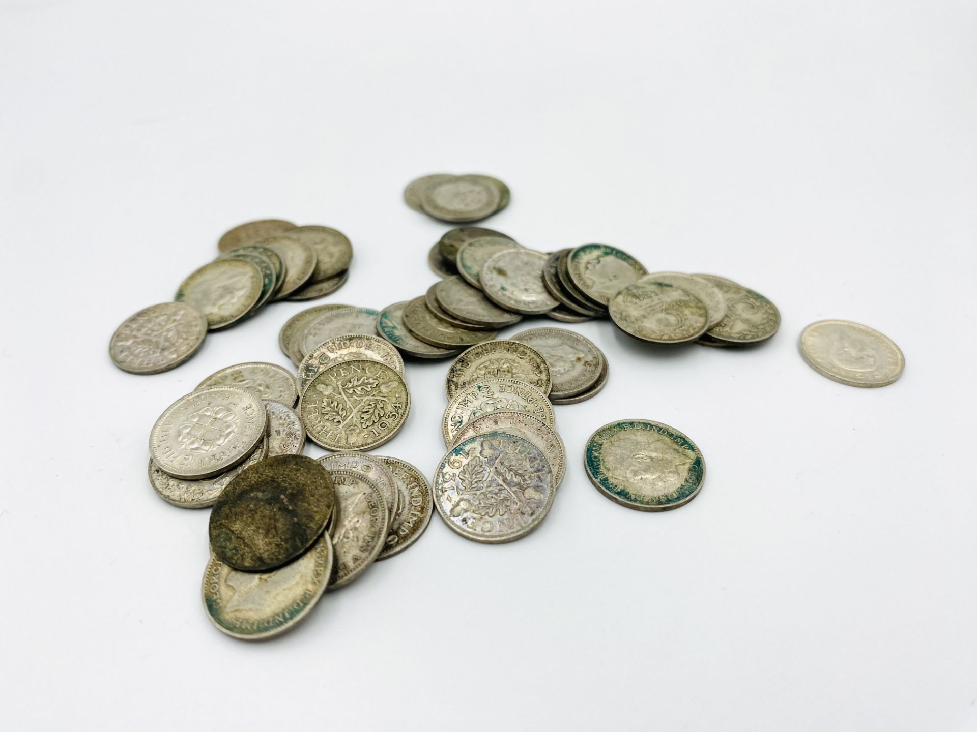 Quantity of silver threepenny pieces - Image 4 of 6