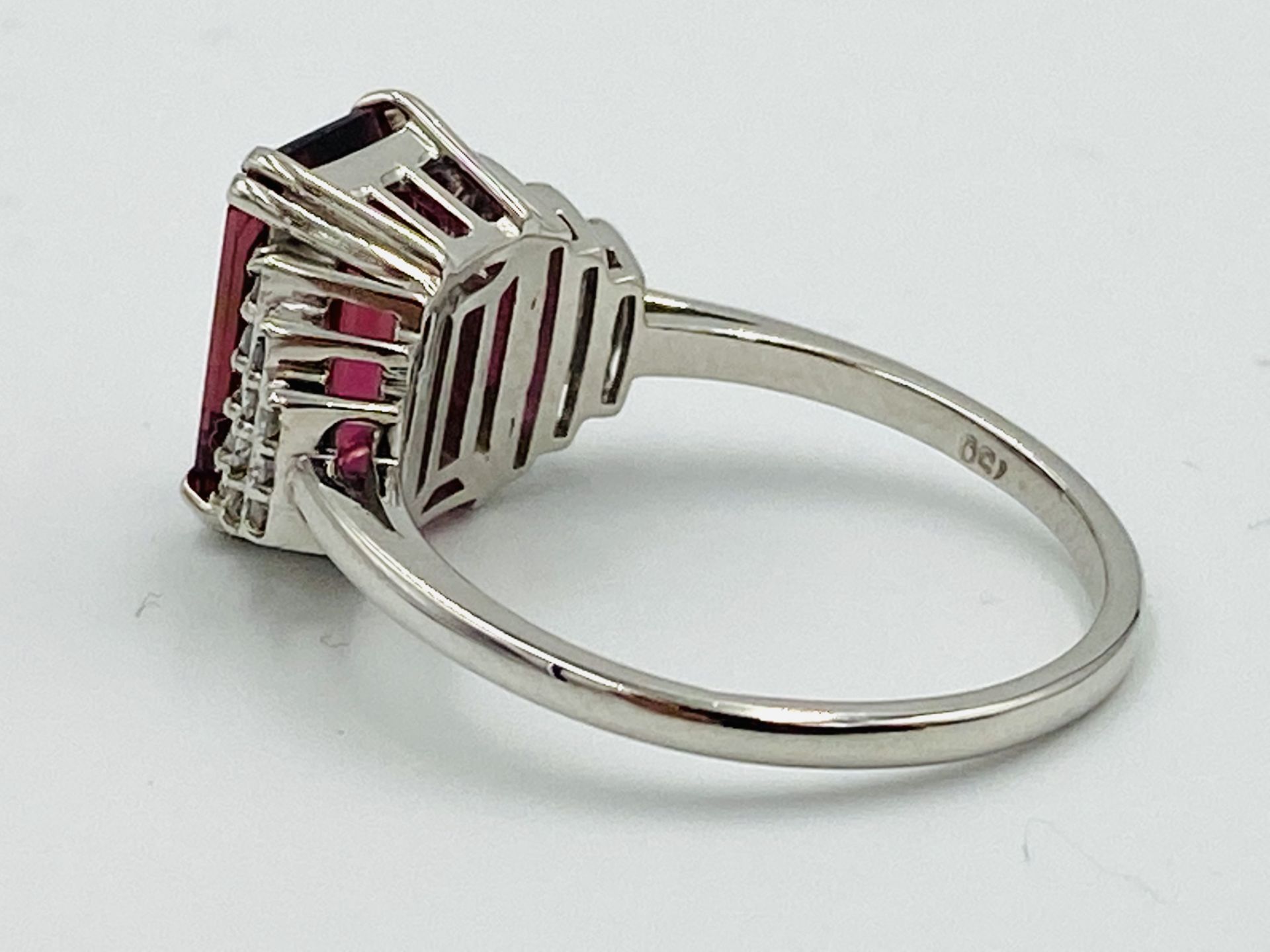 18ct white gold, tourmaline and diamond ring - Image 3 of 5