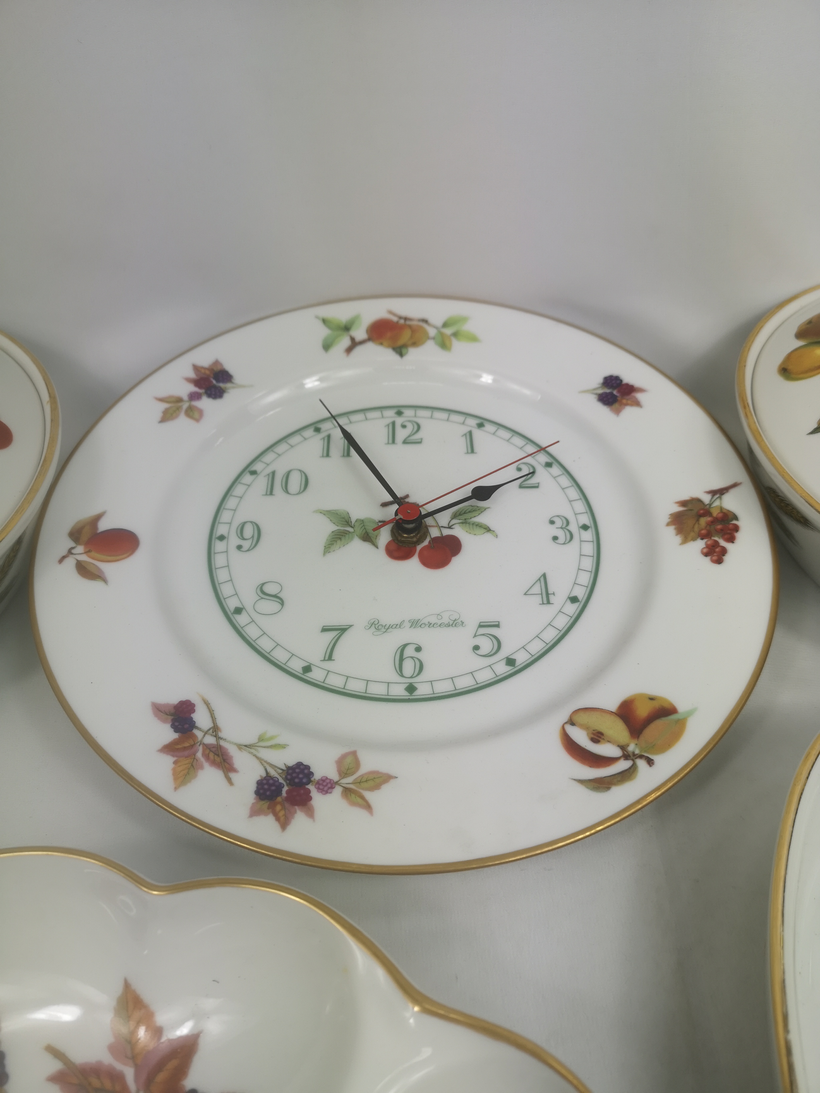 Quantity of Royal Worcester Evesham tableware - Image 4 of 8