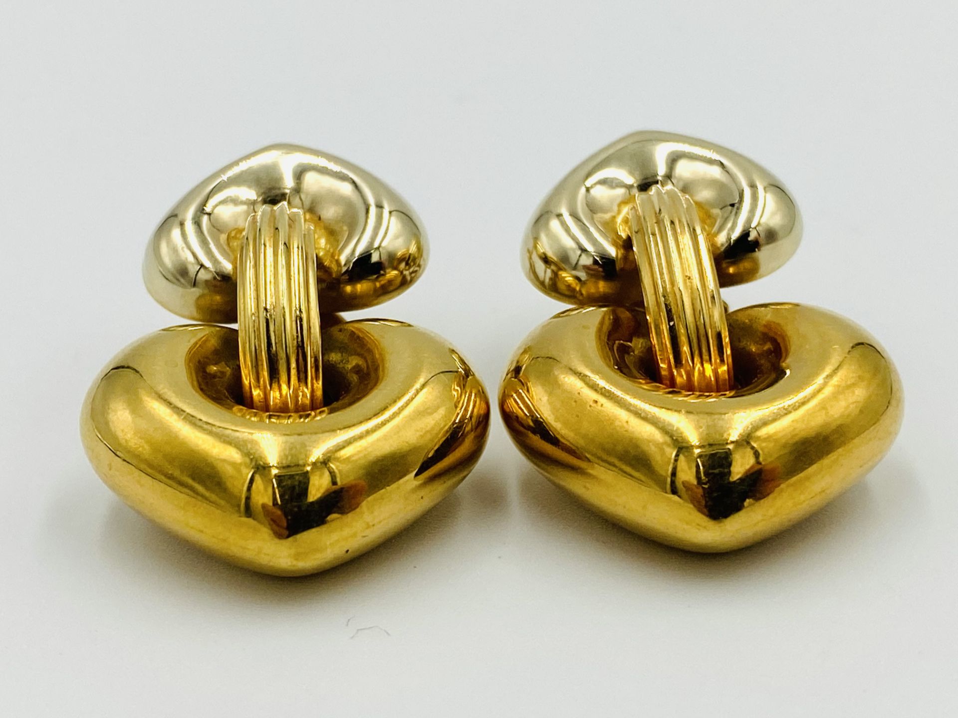 Pair of 18ct gold earrings - Image 2 of 4