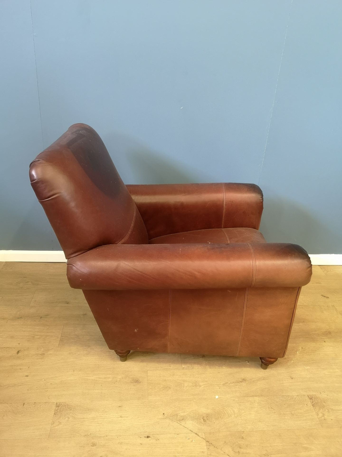 Brown leather style armchair - Image 4 of 4